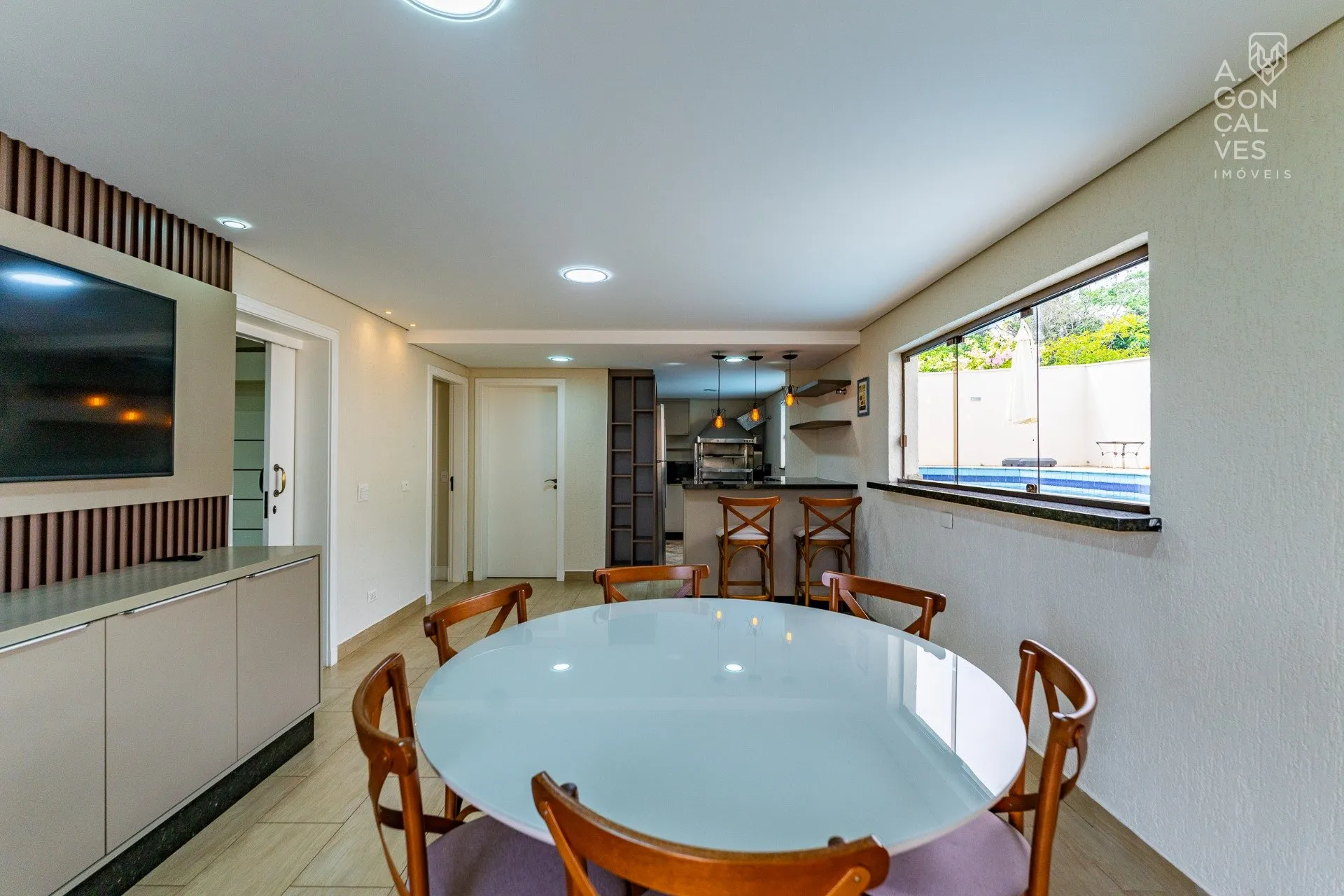 Unfurnished house with 4 bedrooms and 5 bathrooms — photo 36