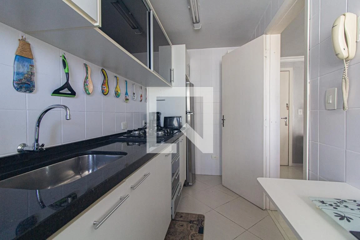 Furnished apartment, 97 m², with a glass-enclosed balcony — photo 8