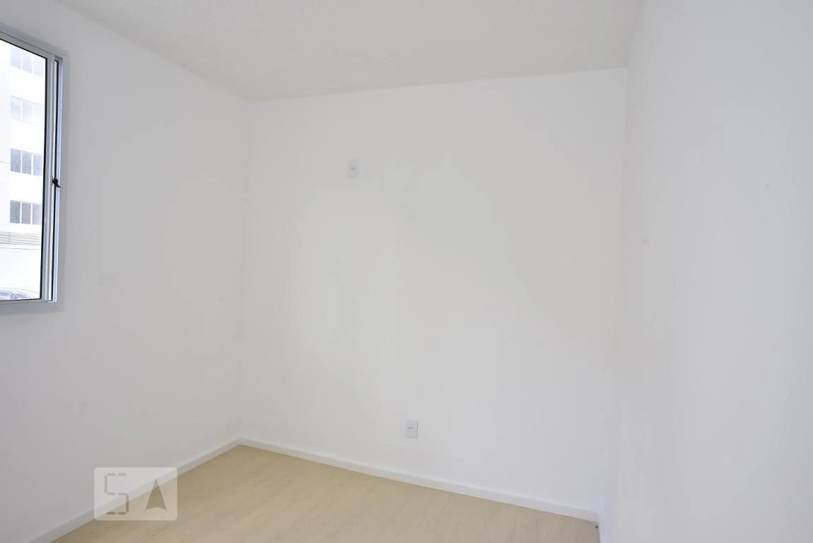 Wood or laminate floors in a 2-bedroom apartment, 45 m² — photo 3
