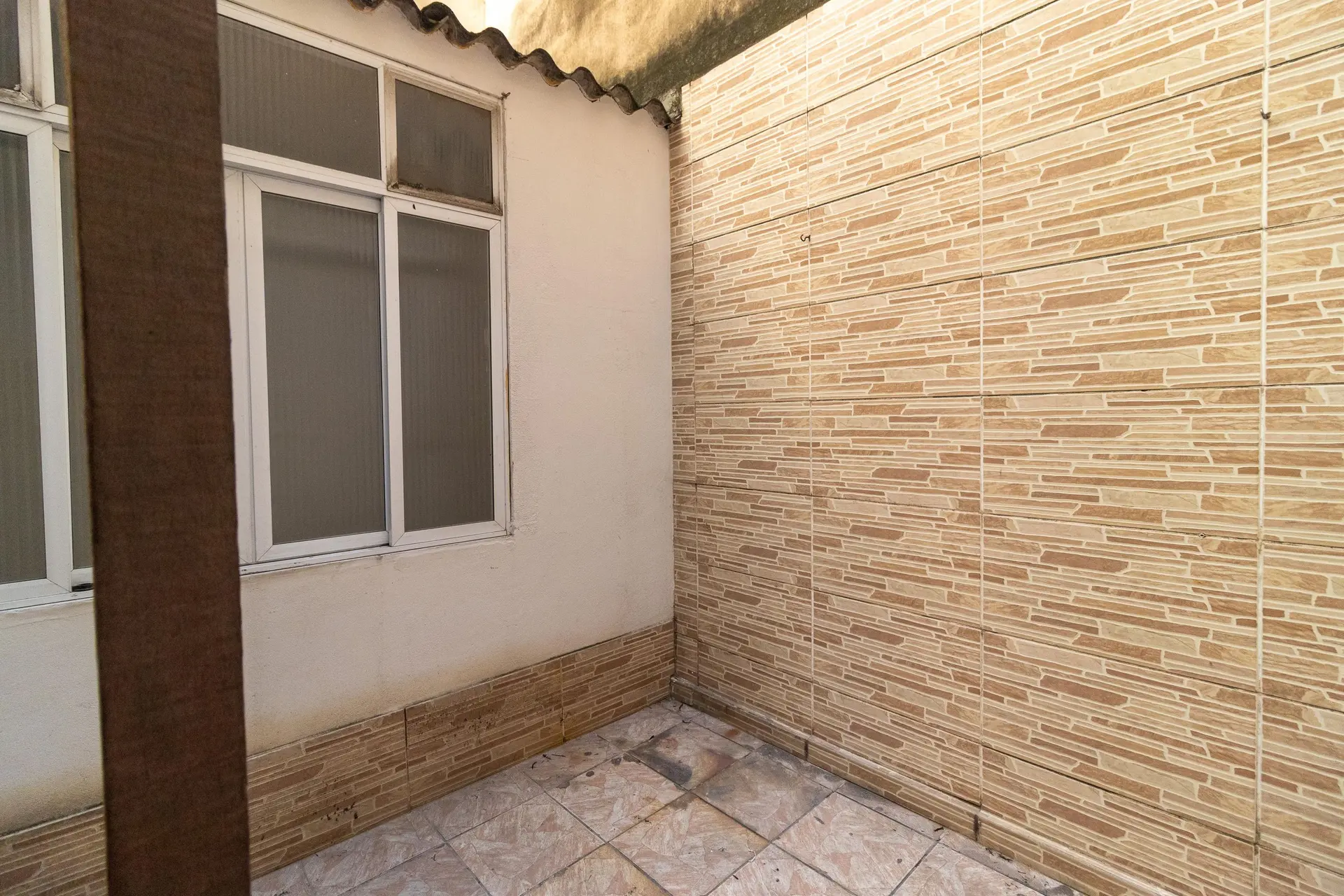 House with 2 bedrooms and an electric shower — photo 11