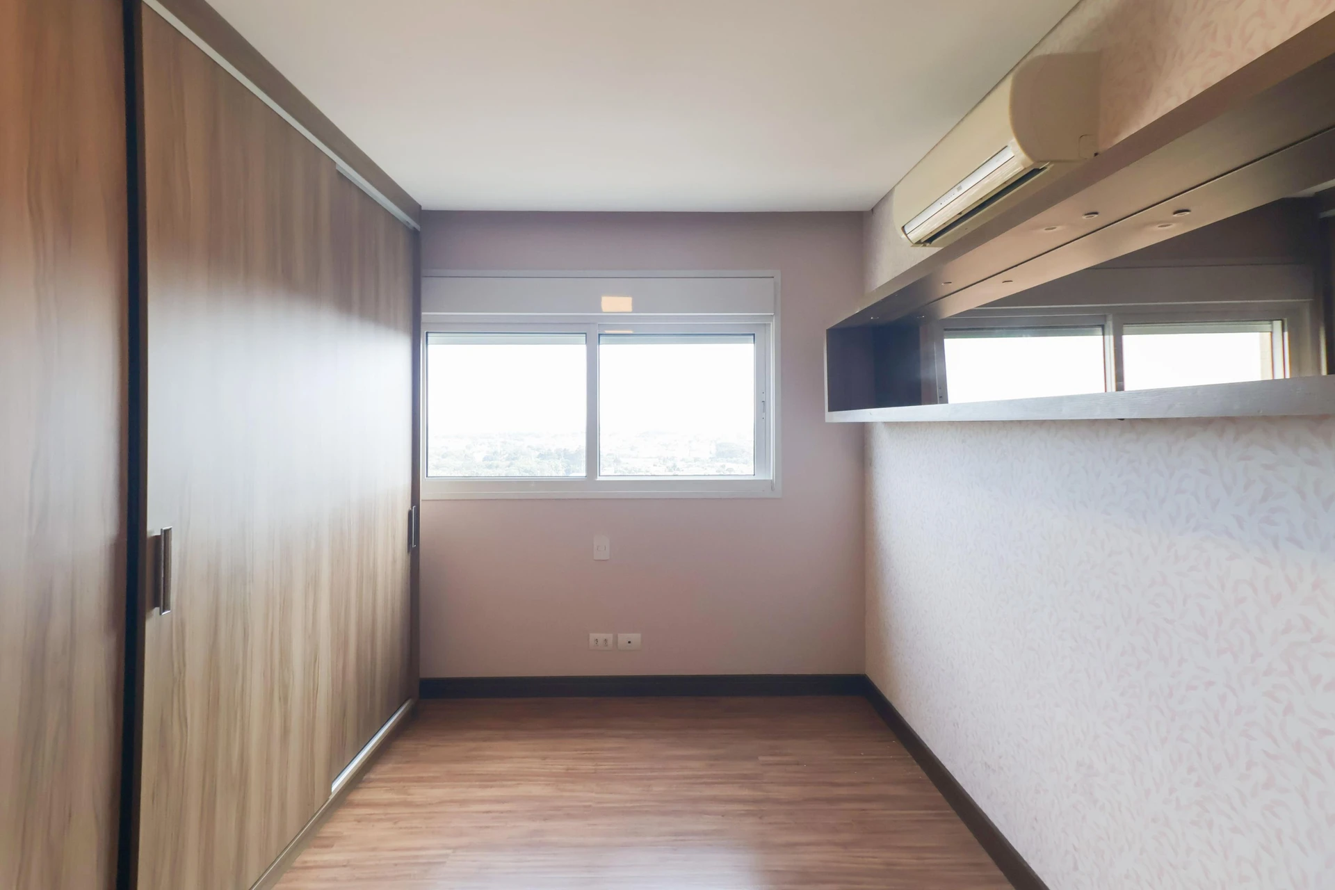 Furnished apartment, 266 m², with a bathtub — photo 39