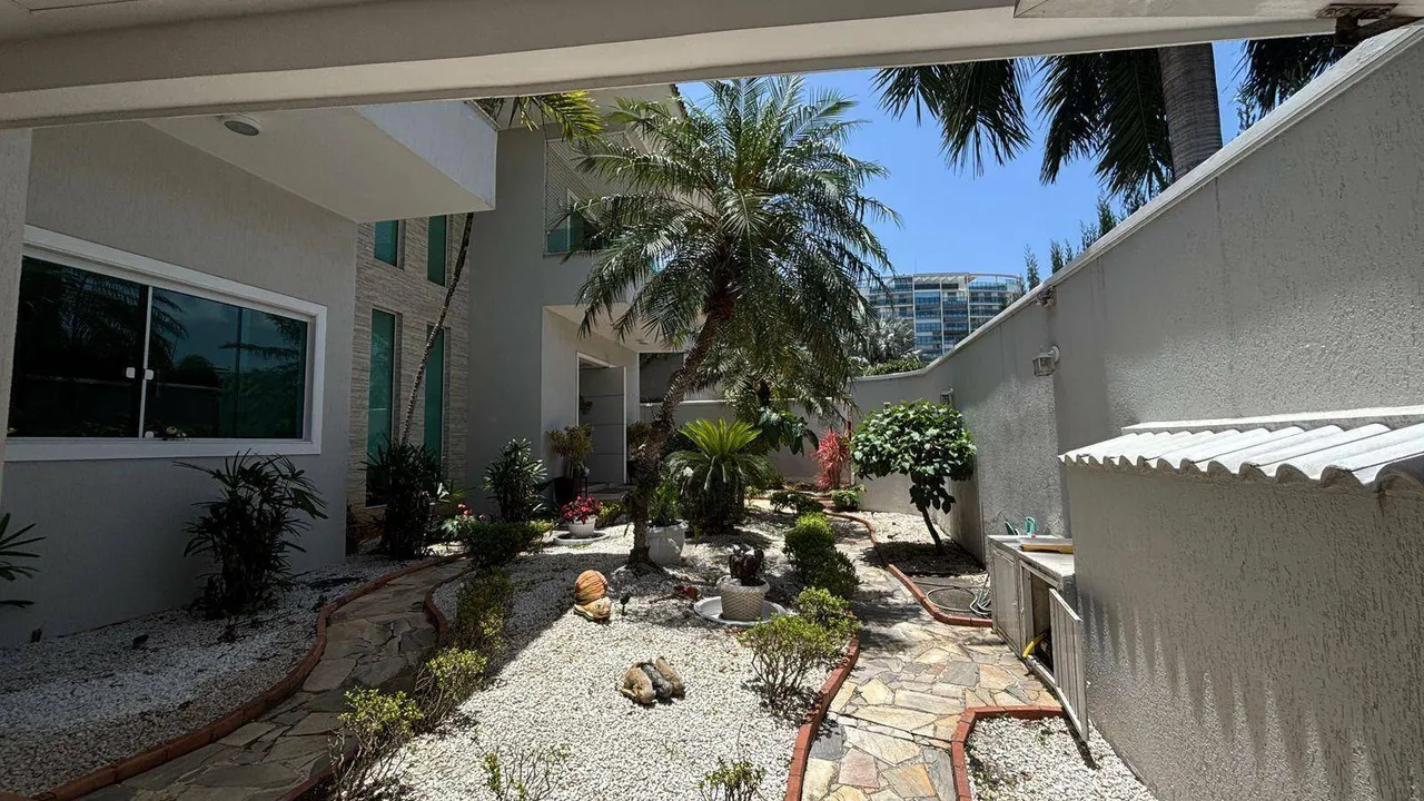 Unfurnished house with 5 bedrooms and 5 baths — photo 15