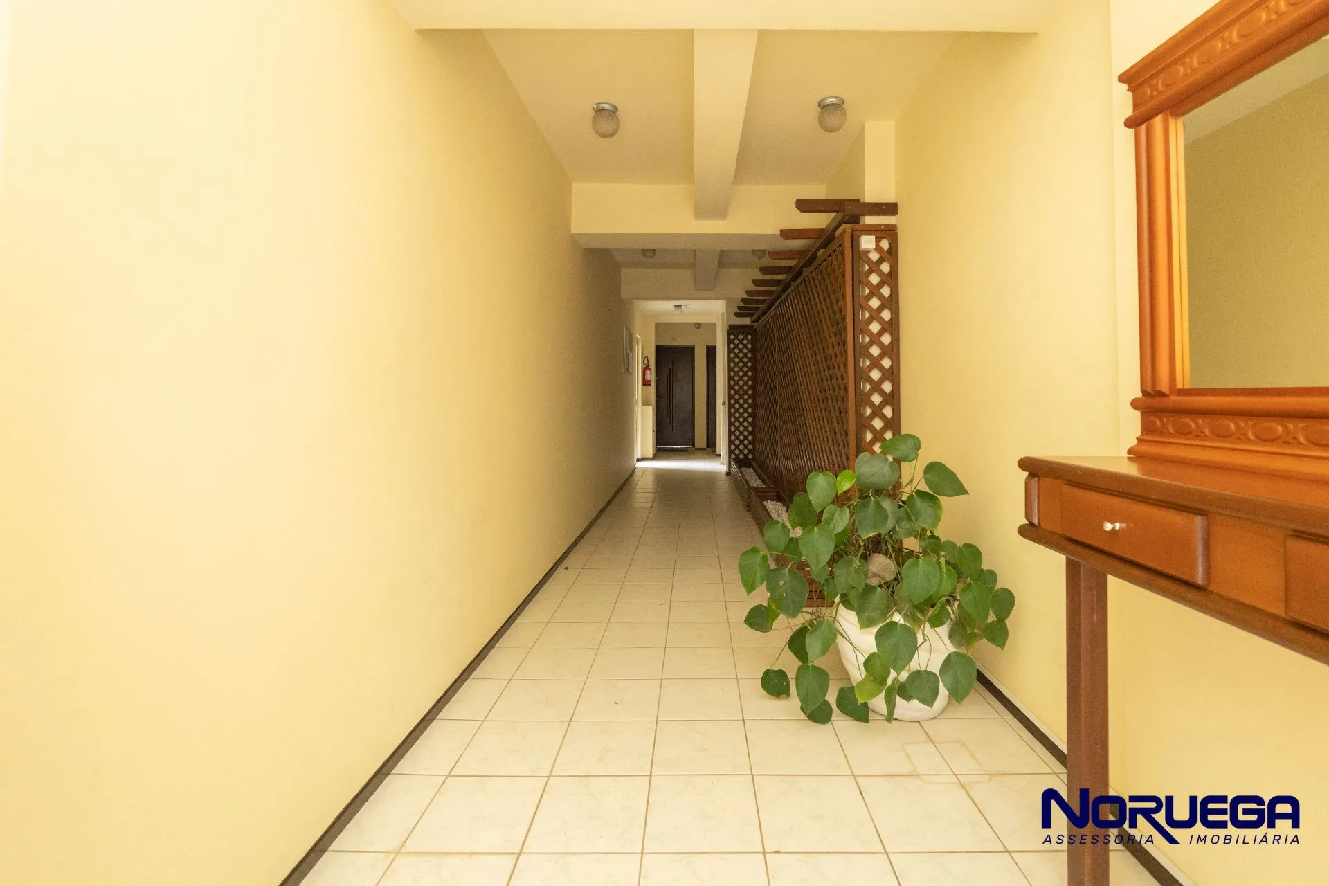 Wood or laminate floors in a 2-bedroom apartment, 103 m² — photo 28