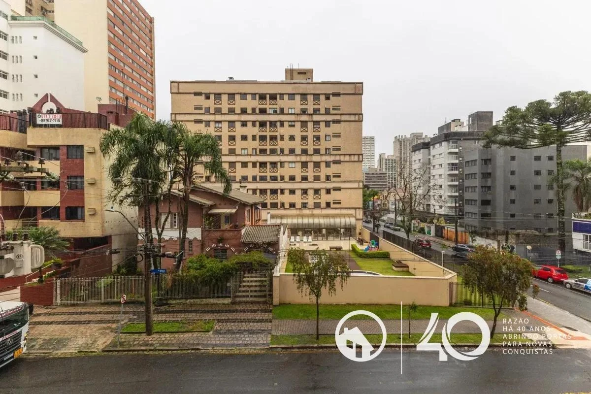2-bedroom apartment with wood or laminate floors in Curitiba — photo 12