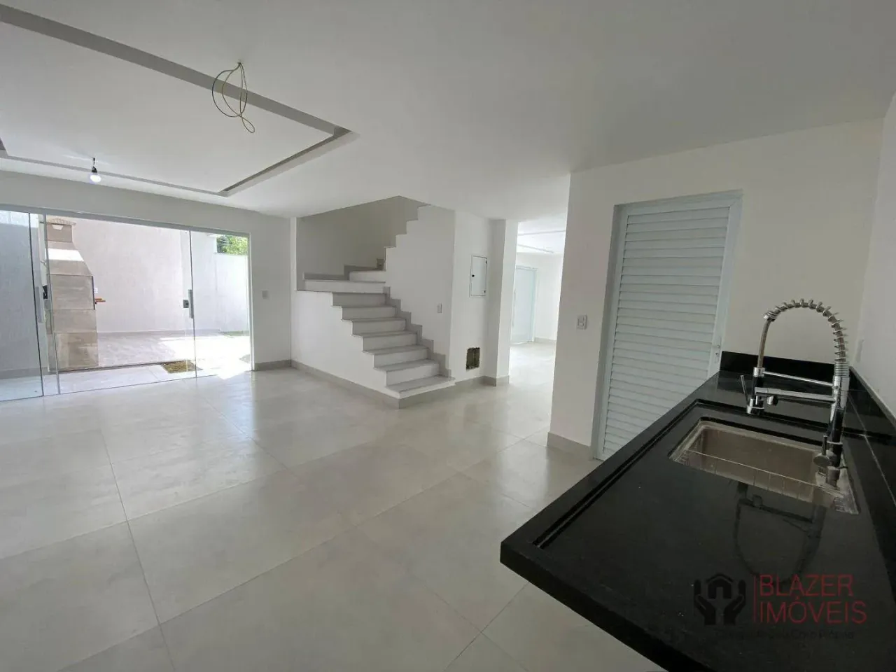 Casa com 4 dormitórios e 220 m² com varanda e churrasqueira — photo 5