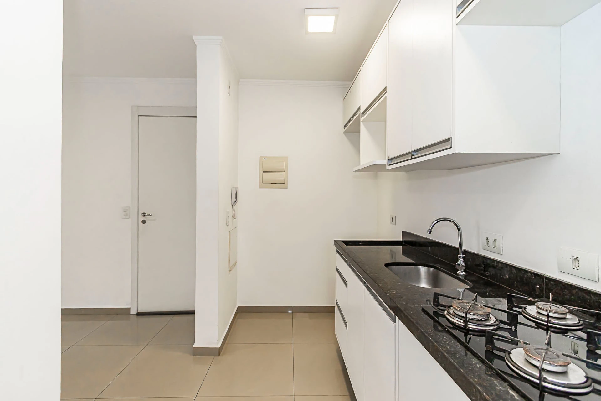 3-bedroom apartment in a building with a pool — photo 19