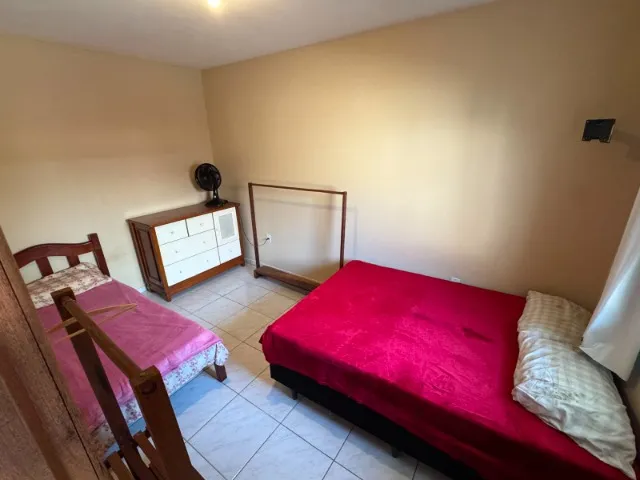 Furnished 1-bedroom apartment with open-plan kitchen