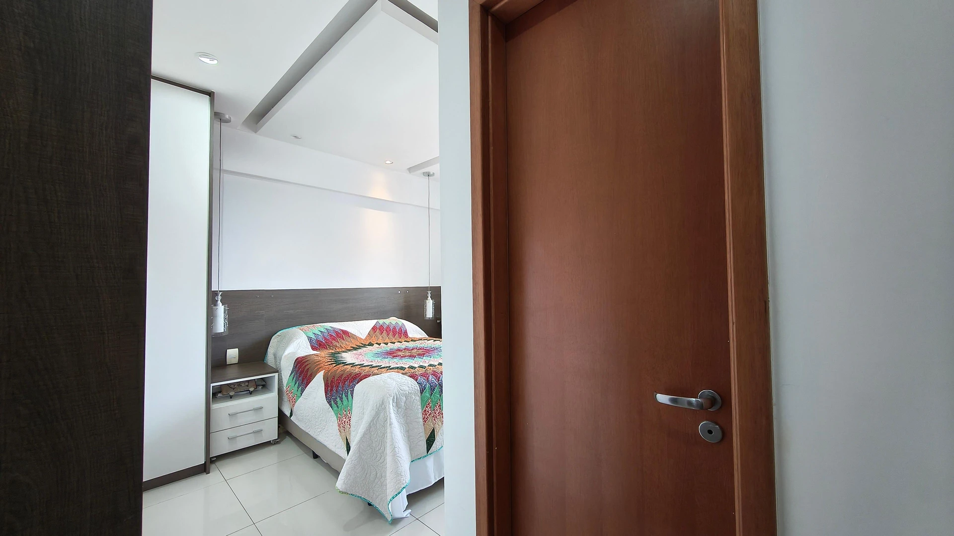 Glass-enclosed balcony in a 3-bedroom apartment, 85 m² — photo 3