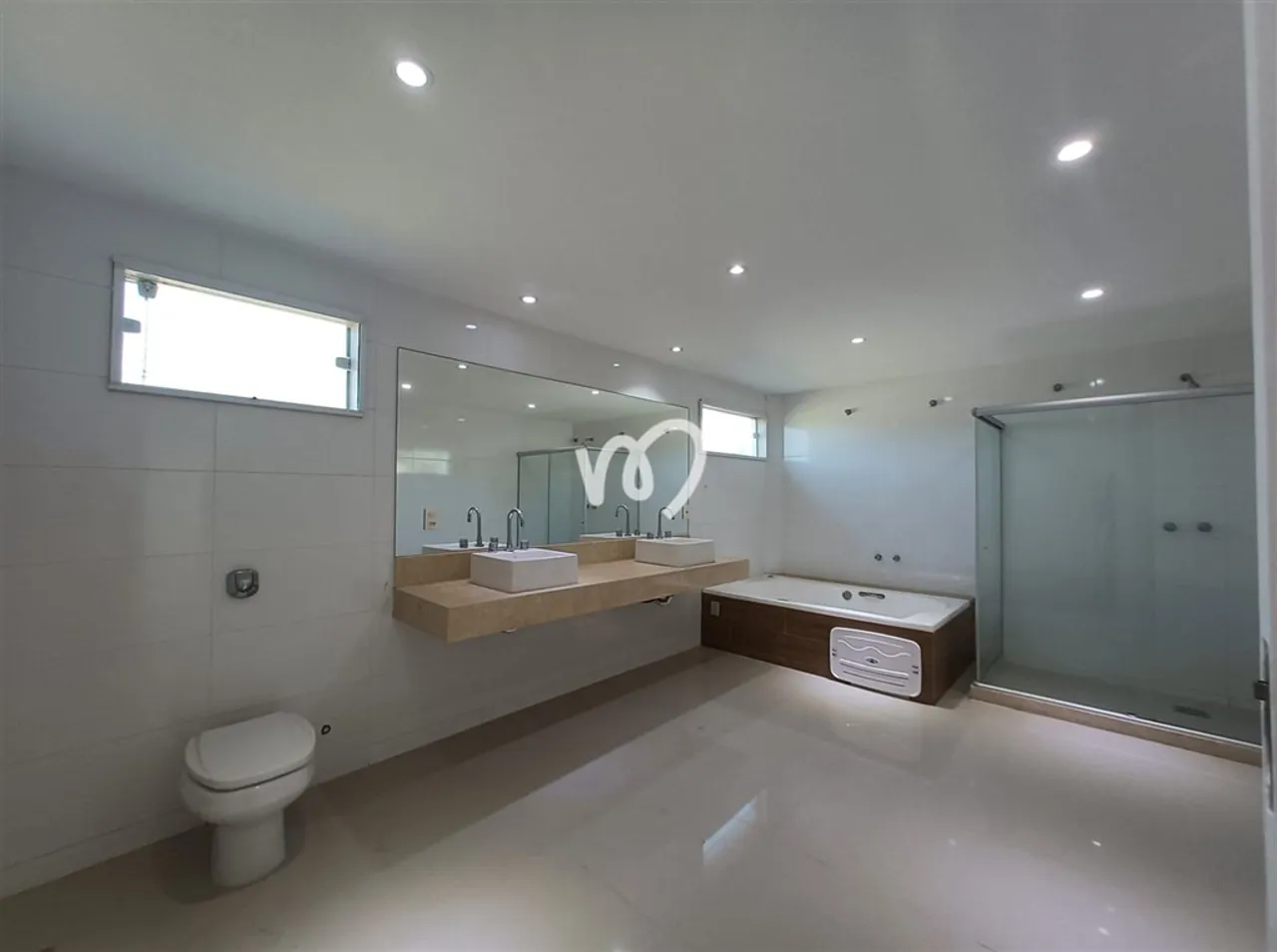 900 m² house with 5 bedrooms and 5 parking spaces — photo 6