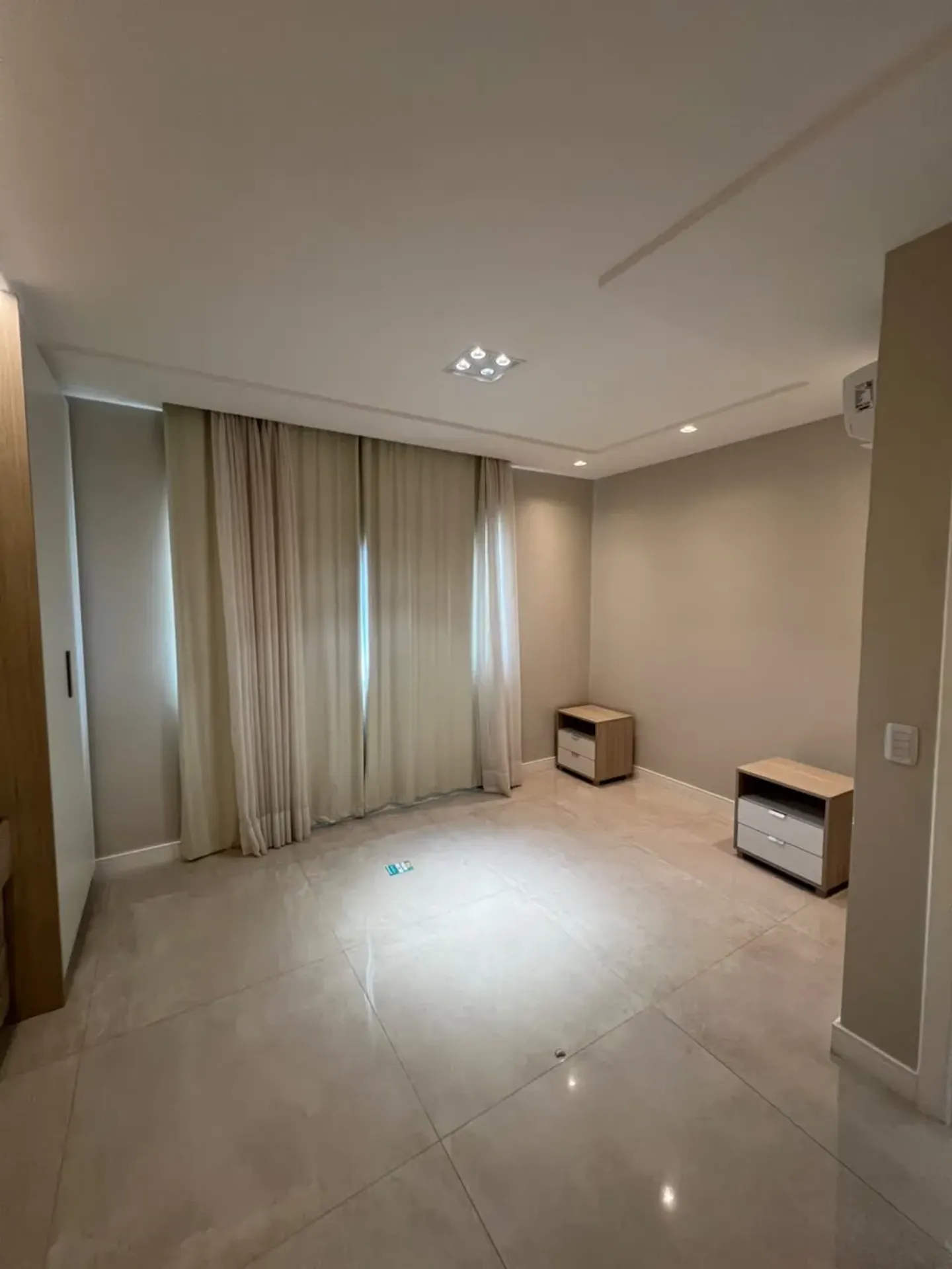 House, 240 m², with a glass-enclosed balcony — photo 6
