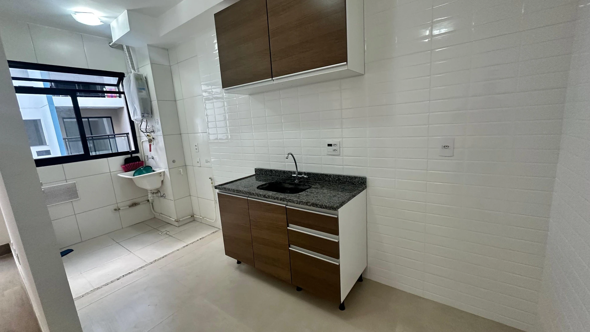 2-bedroom apartment in a building with a gym — photo 7