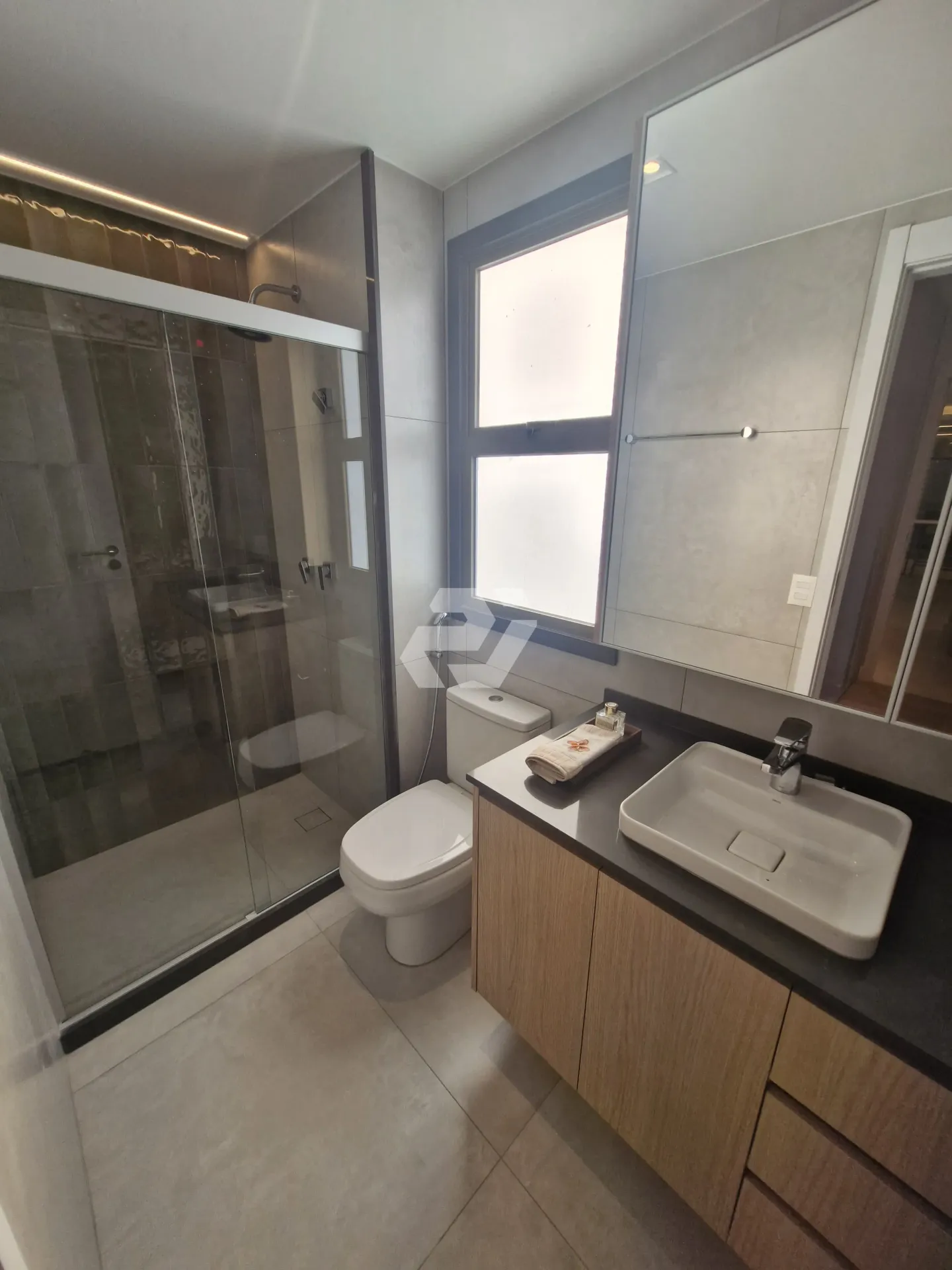 Apartamento mobiliado com 3 quartos, 2 banheiros e 121 m² — photo 32