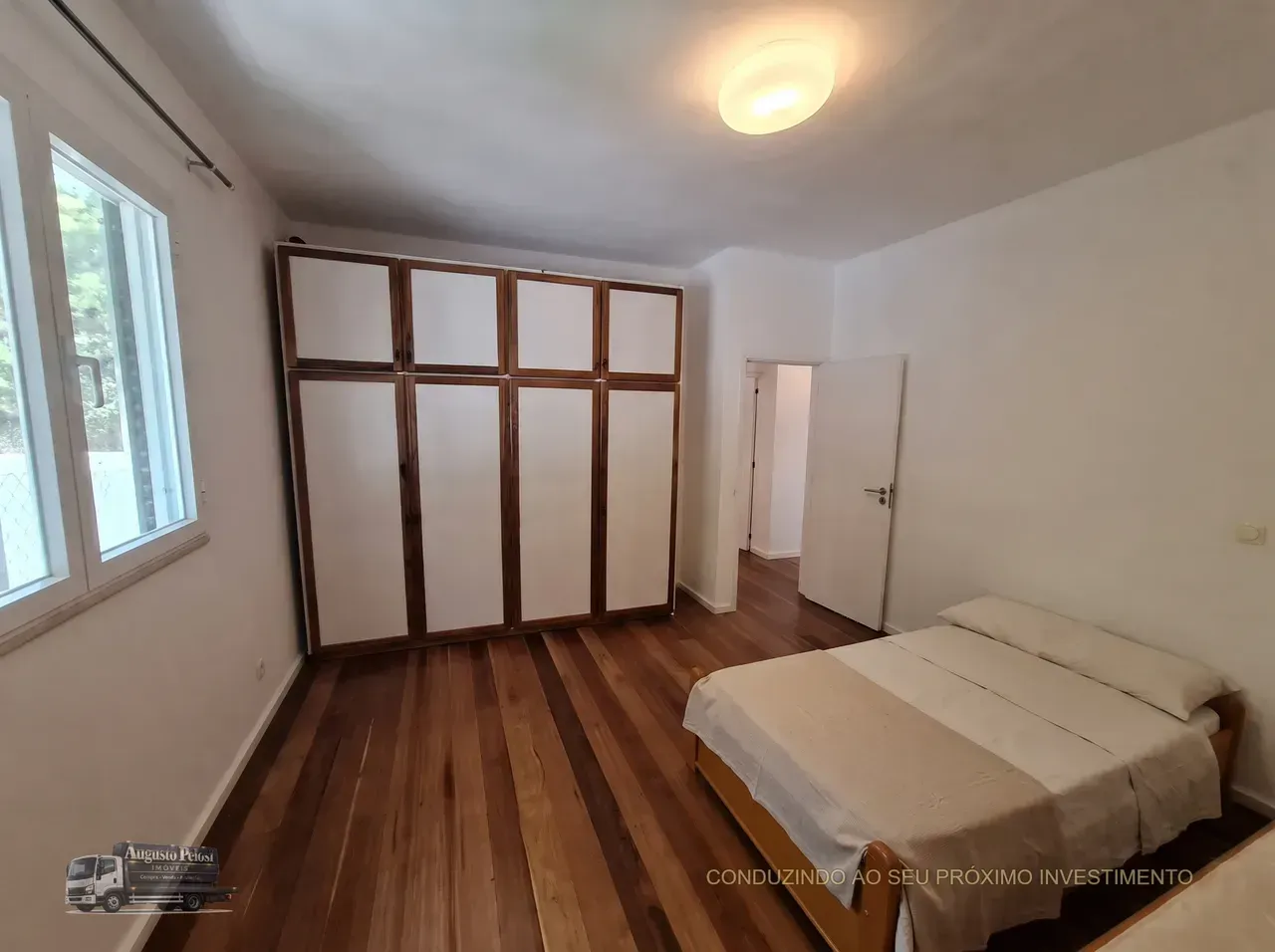 550 m² house with a grill on the balcony and a water view — photo 10