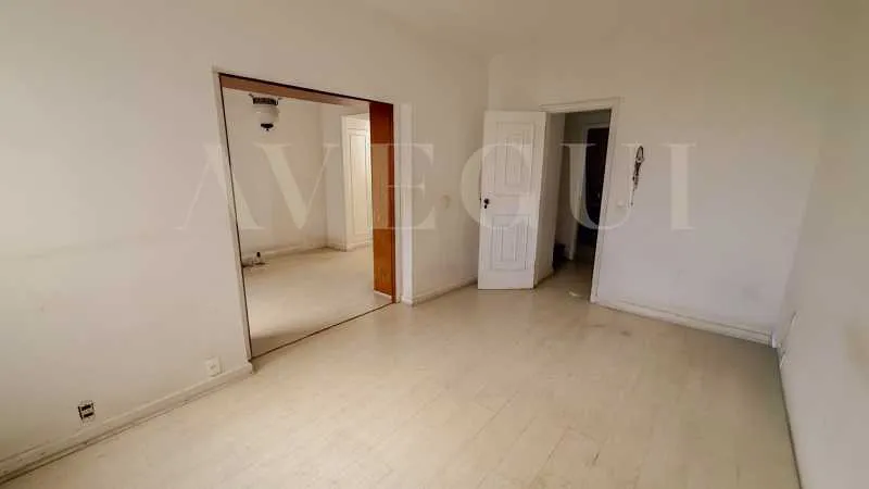 210 m² apartment with a balcony, 3 bedrooms and 5 baths — photo 19