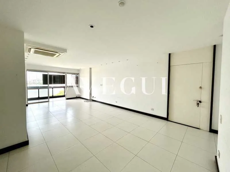 Residential apartment with 4 bedrooms and 4 bathrooms — photo 3