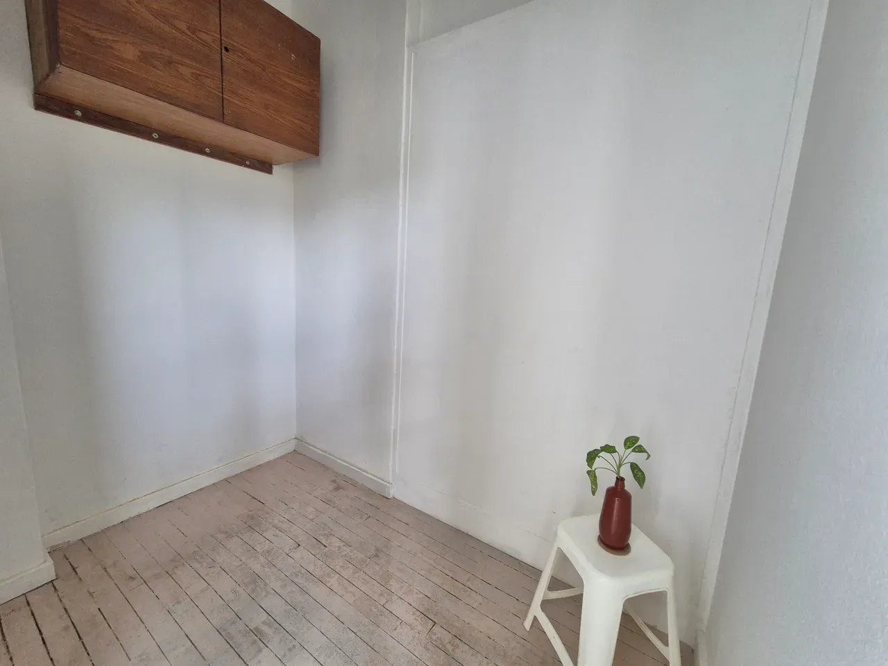 Unfurnished 4-bedroom apartment with a private garden — photo 30