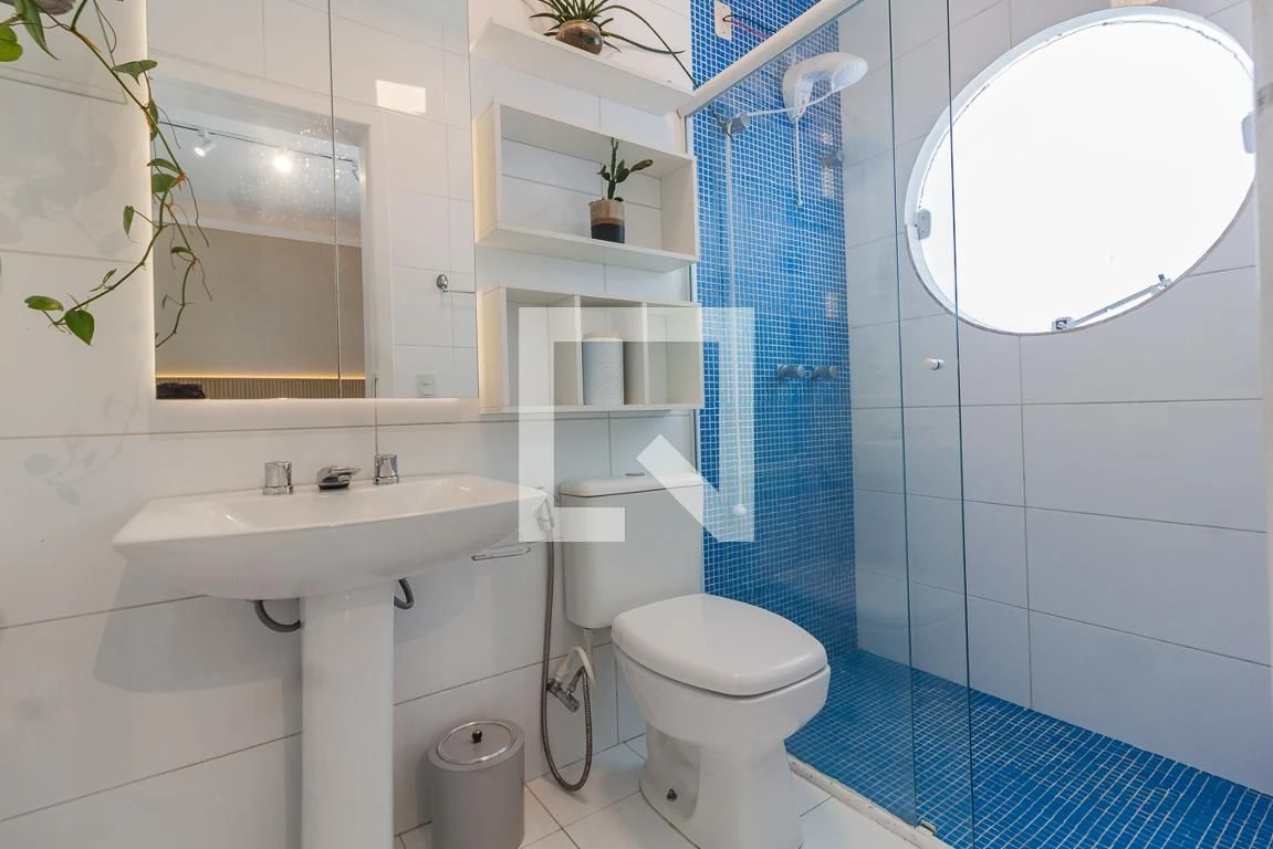 Furnished studio in a building with a pool — photo 18