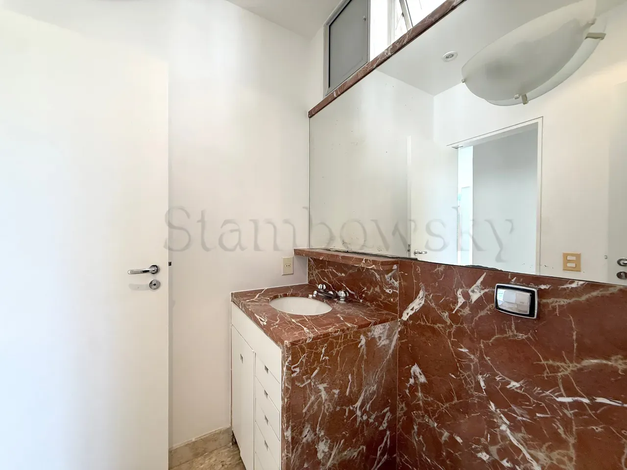 1 quarto e janelas do piso ao teto: apartamento de 55 m² — photo 2