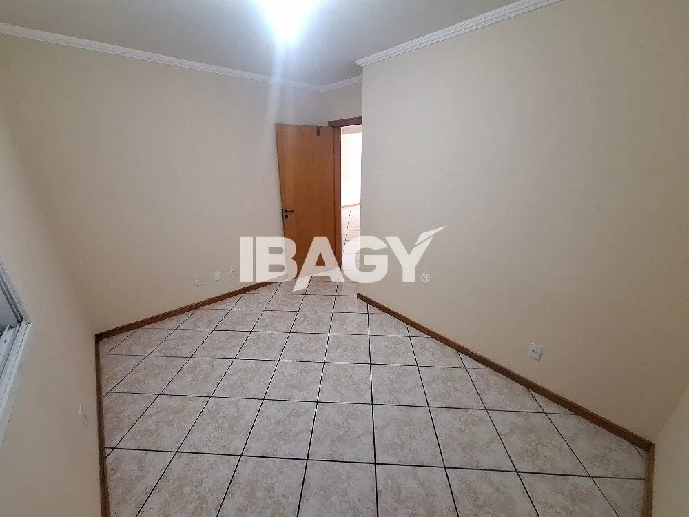 3-bedroom apartment in a building with a pool — photo 21