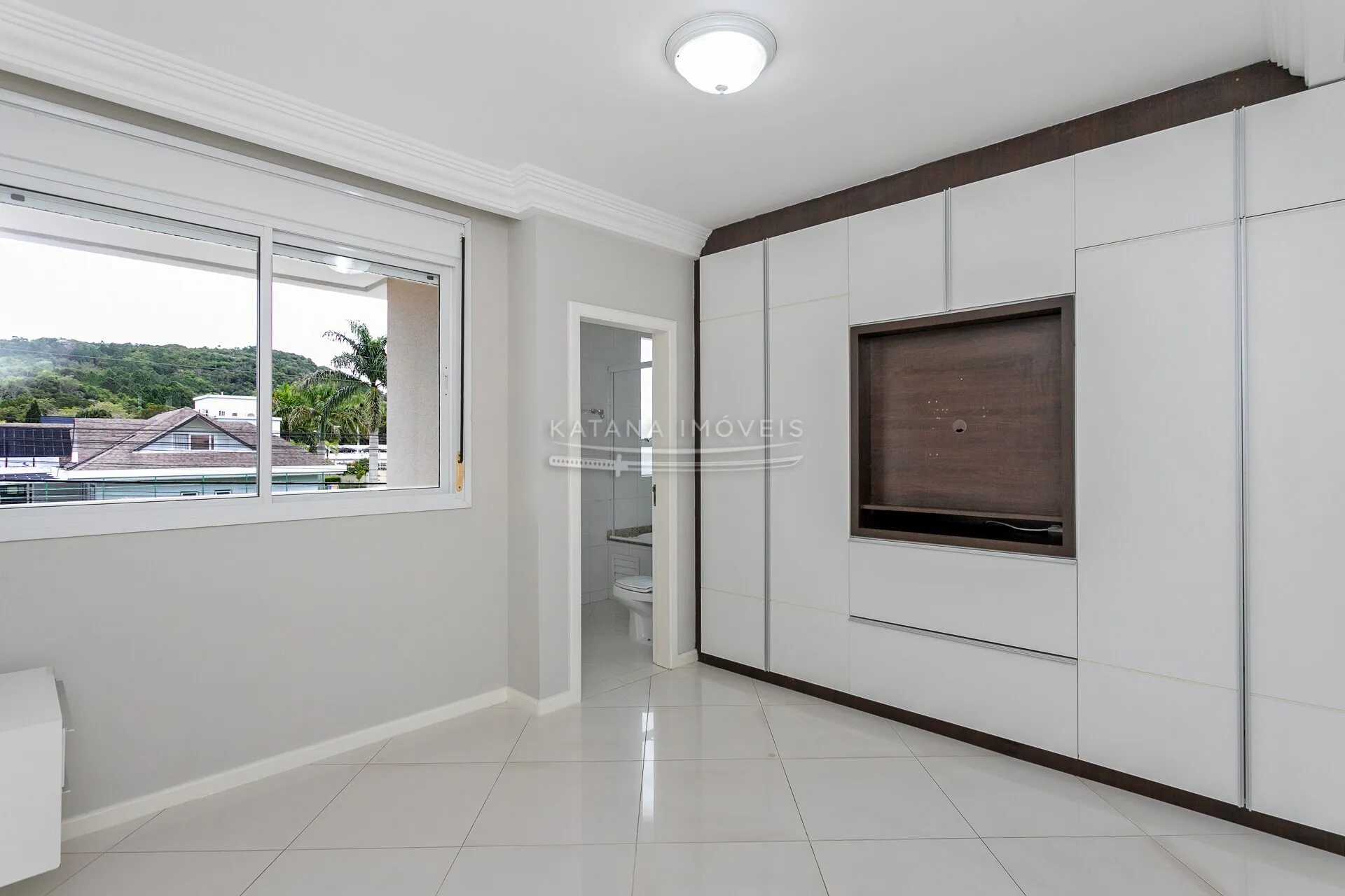 4-bedroom apartment with a bathtub in Florianópolis — photo 24