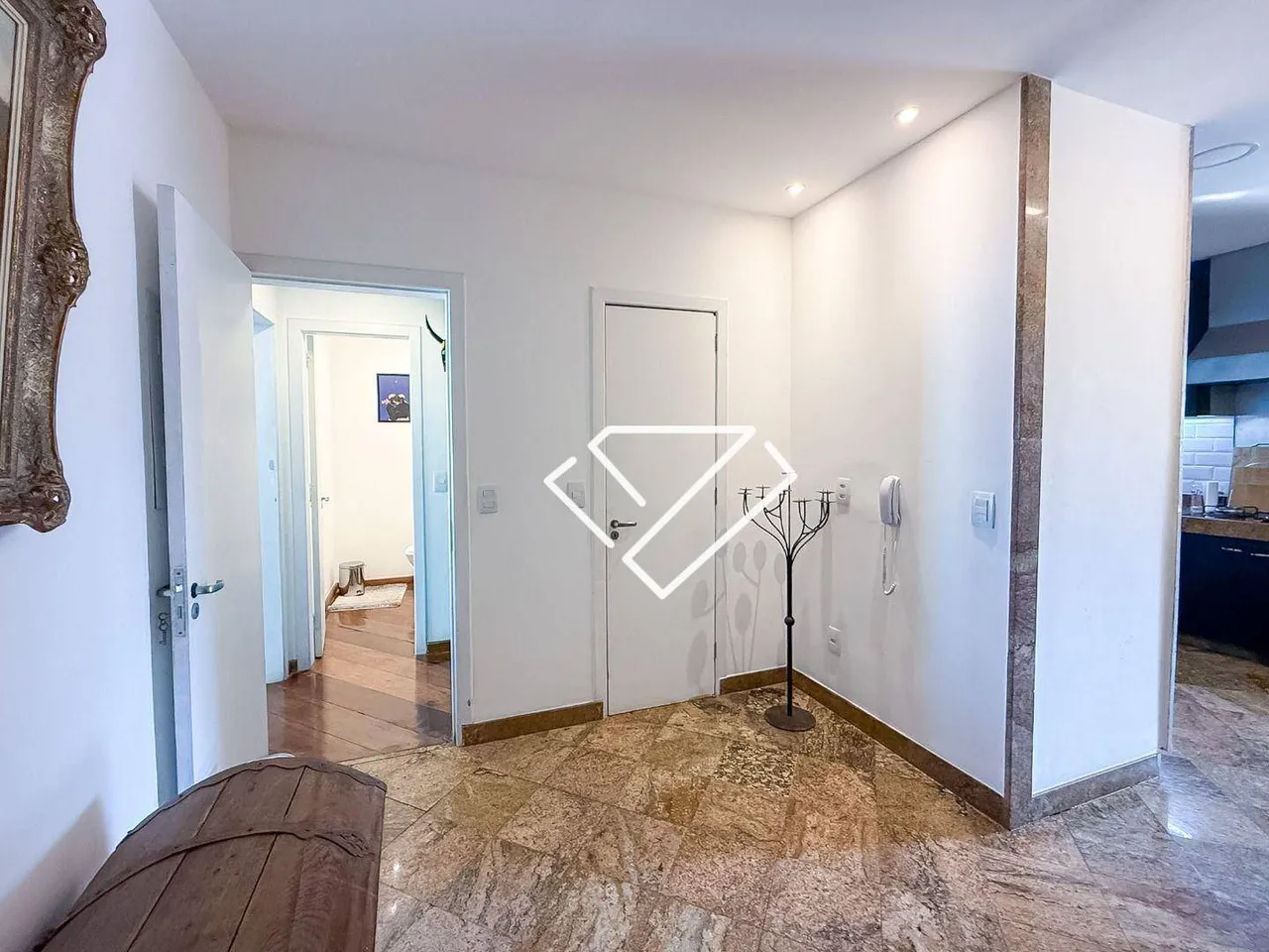 4-bedroom apartment with a separate kitchen and 250 m² — photo 9