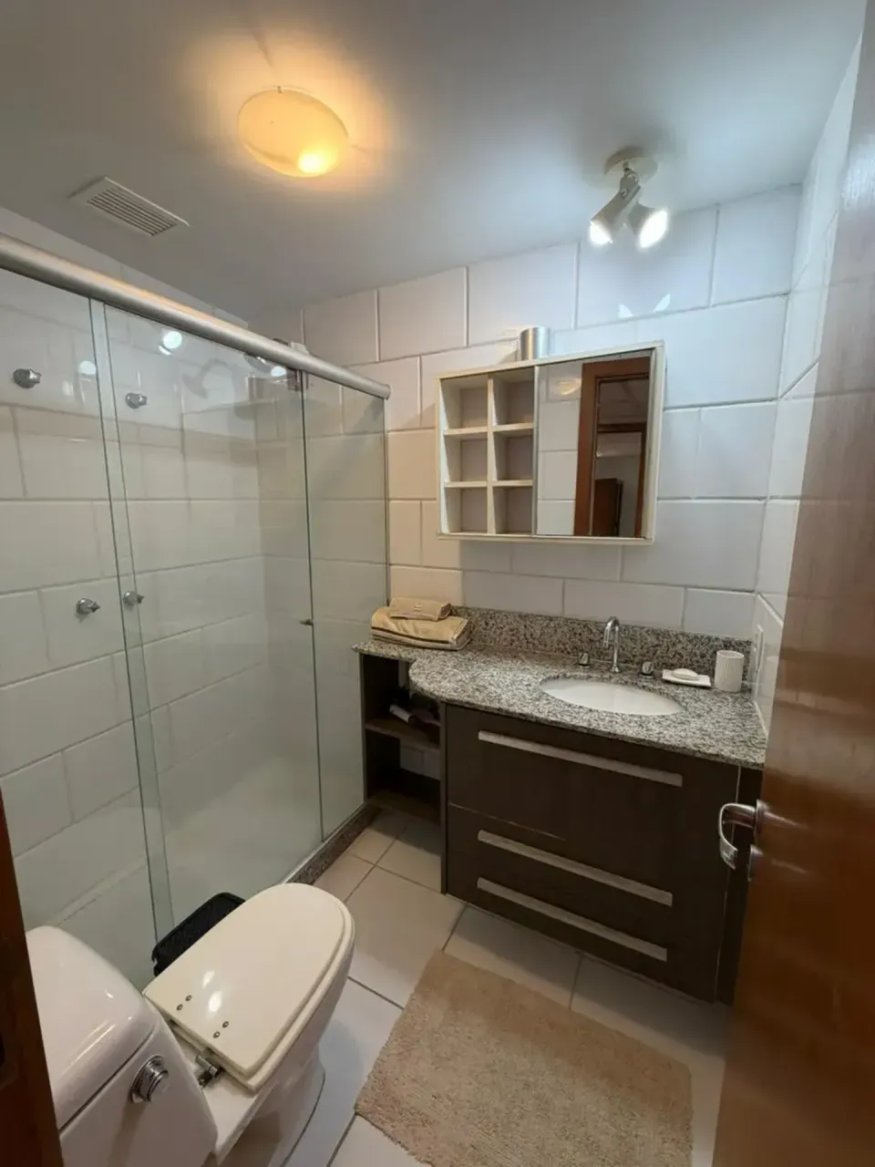 Furnished 2-bedroom apartment with open-plan kitchen — photo 18