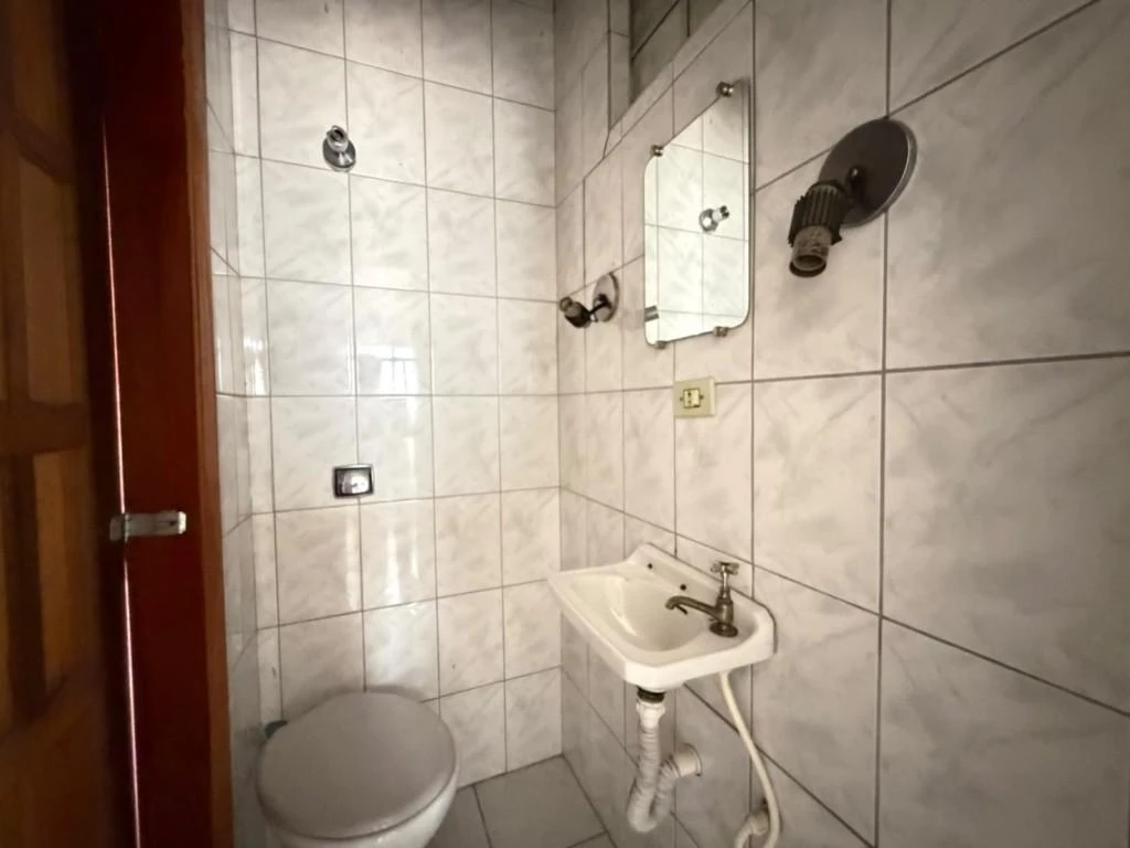 2-bedroom apartment with a bathtub — photo 13