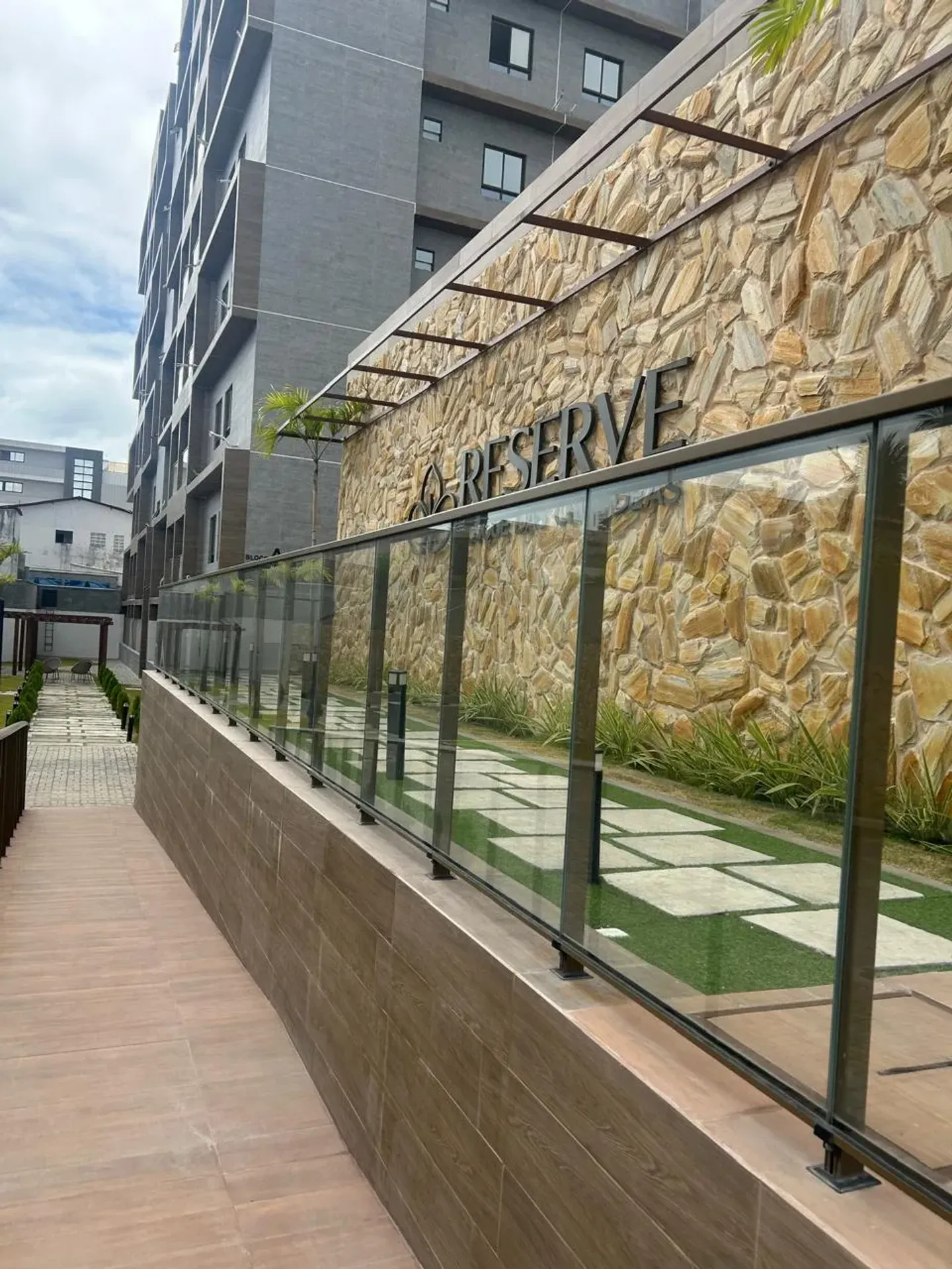 Квартира с 2 спальнями, в доме есть тренажёрный зал — photo 2