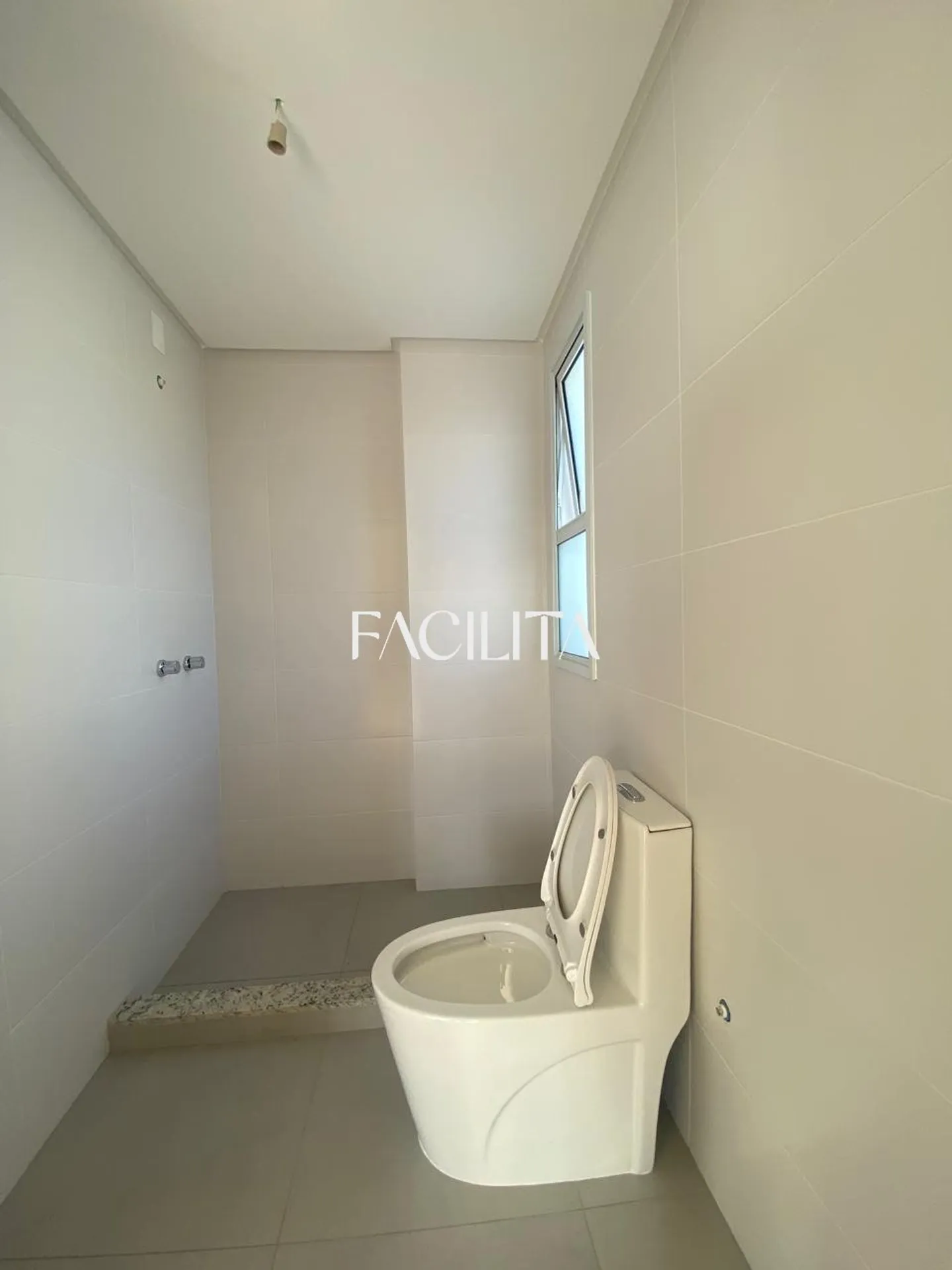 3 en-suite bedroom apartment, 163 m² and balcony — photo 24