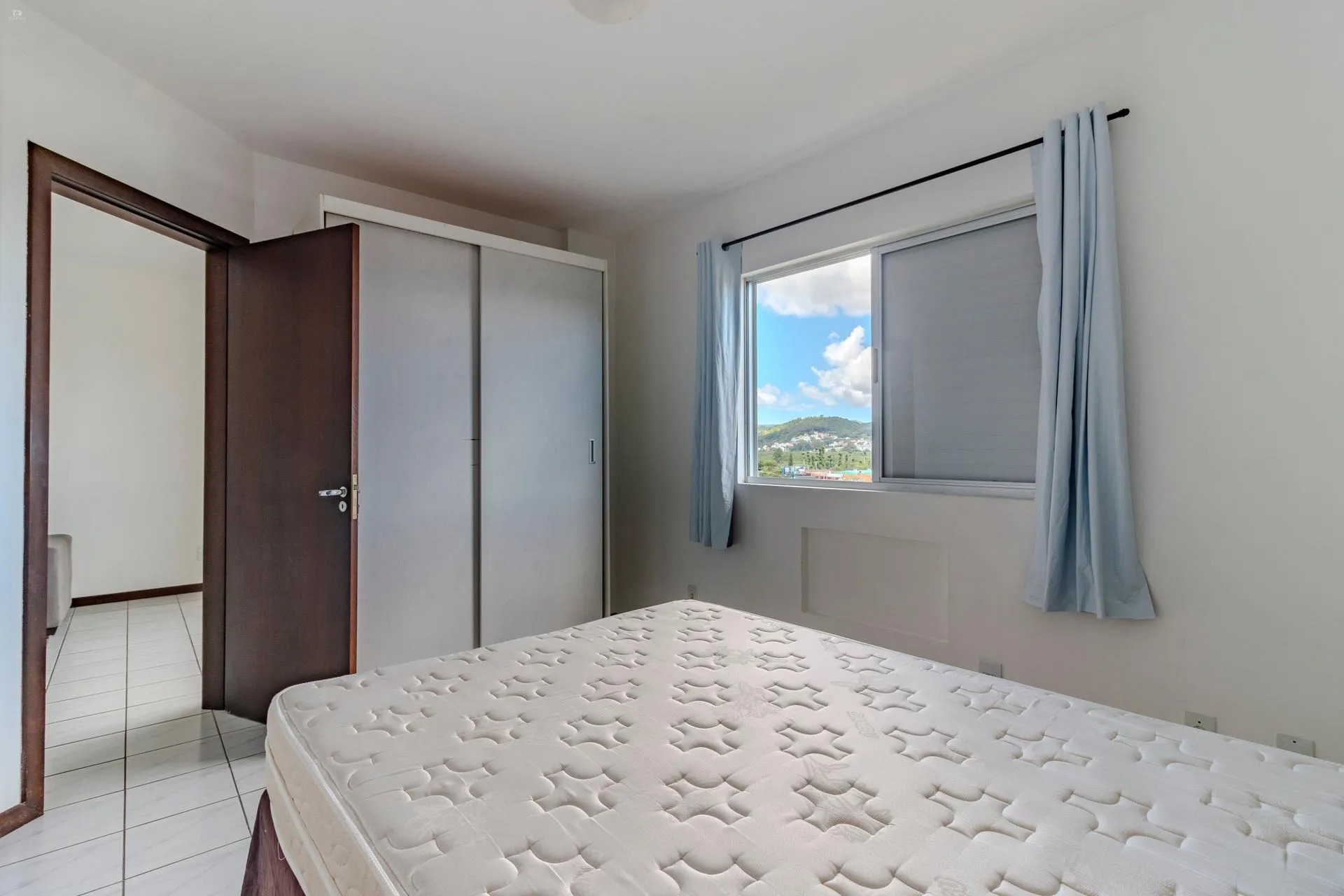 Apartment on the 4th floor with a grill on the balcony — photo 6