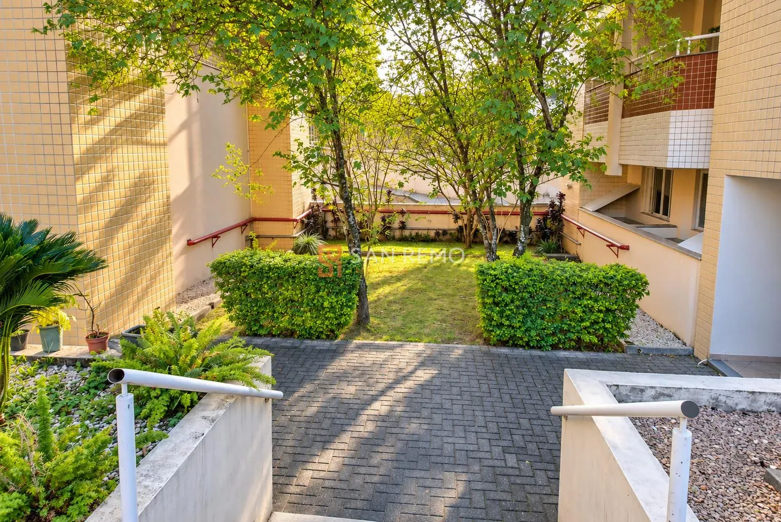 Mountain view in a 2-bedroom apartment, 65 m² — photo 23