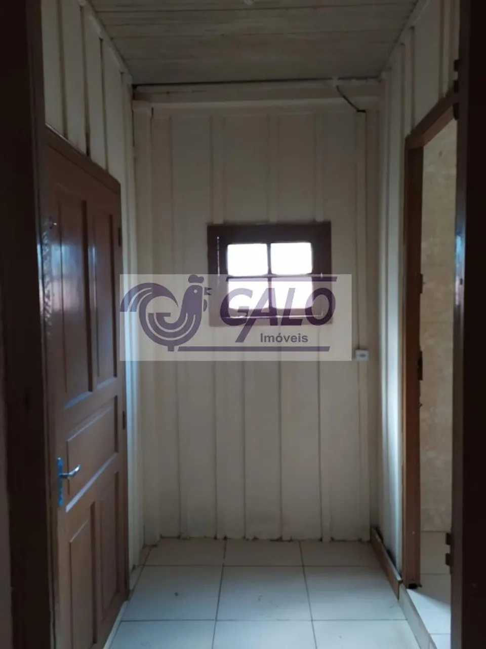2-bedroom house with wood or laminate floors in Curitiba — photo 15
