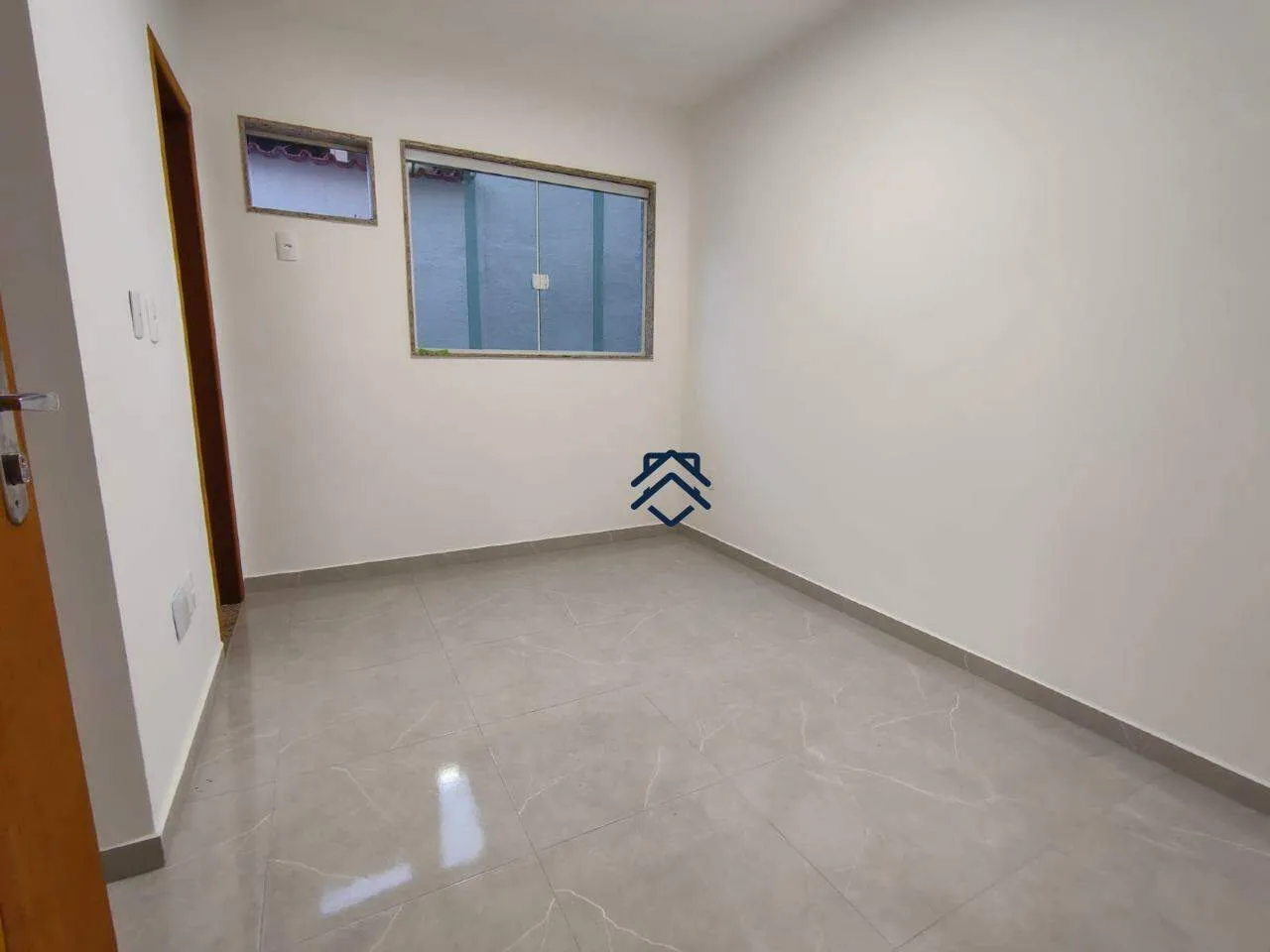 Apartment on the 2nd floor with a grill on the balcony — photo 6
