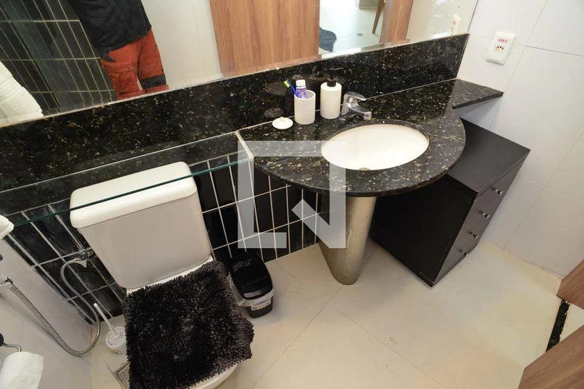 Furnished 1-bedroom apartment with glass-enclosed balcony — photo 30