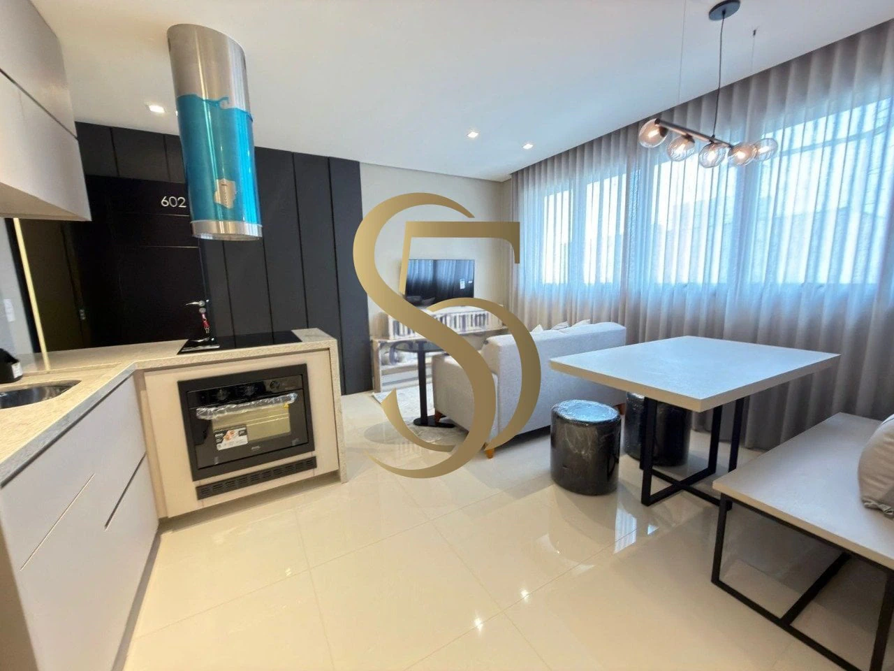 One-bedroom apartment with a washing machine — photo 9