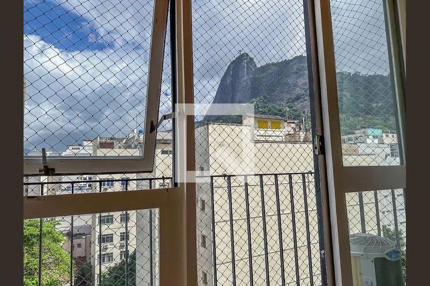 1-bedroom apartment with 2 bathrooms and a balcony — photo 36