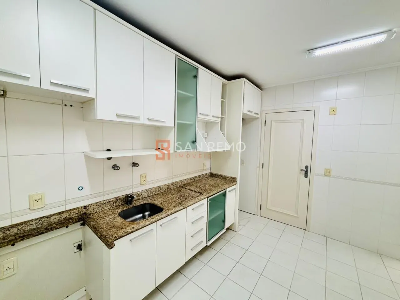 3-bedroom apartment with a water view — photo 2
