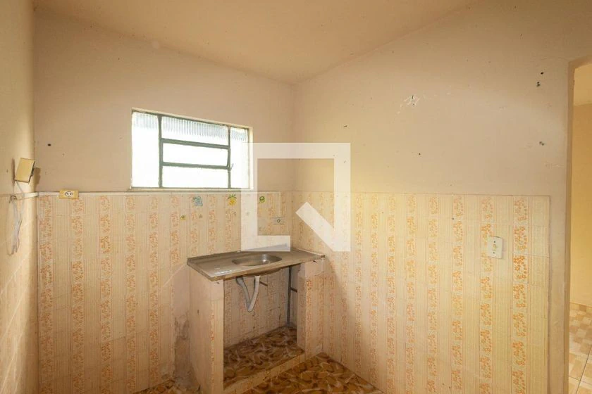 Casa con 2 dormitorios, 1 baño y zona de lavado — photo 2
