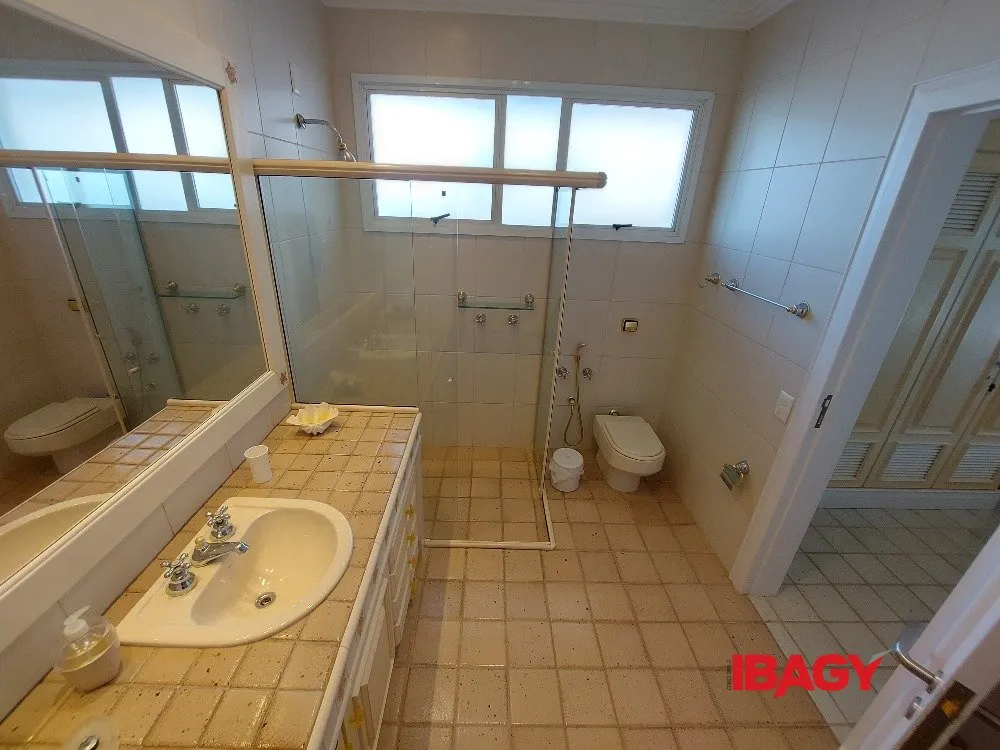 Меблированный дом 518 м² с 5 спальнями и 4 суитами — photo 26