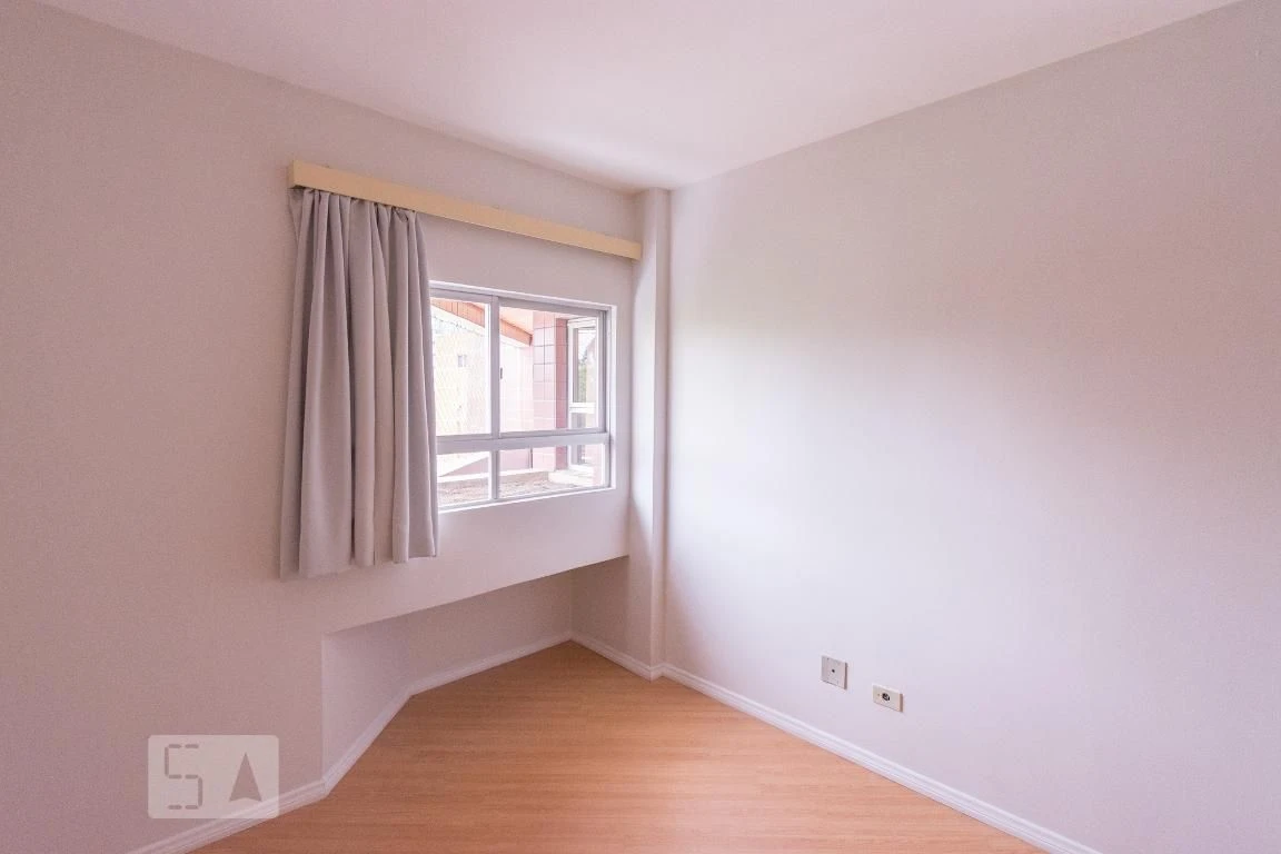 Apartamento com piso de madeira ou laminado, Centro — photo 13