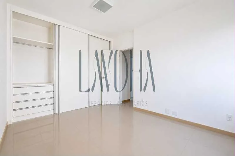 Duplex top-floor apartment with enclosed balcony — photo 15