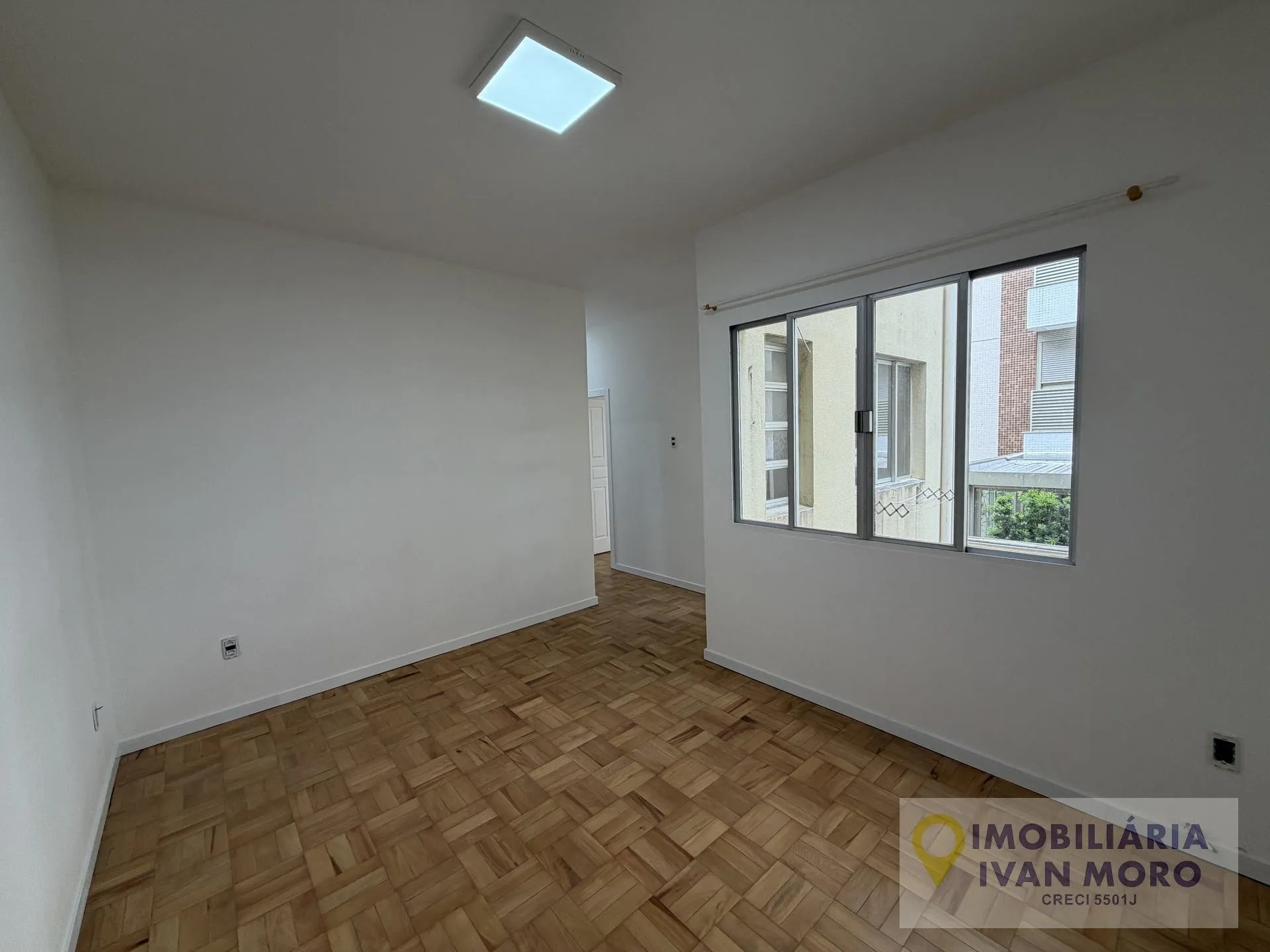 Apartamento, 60 m², com piso de madeira ou laminado