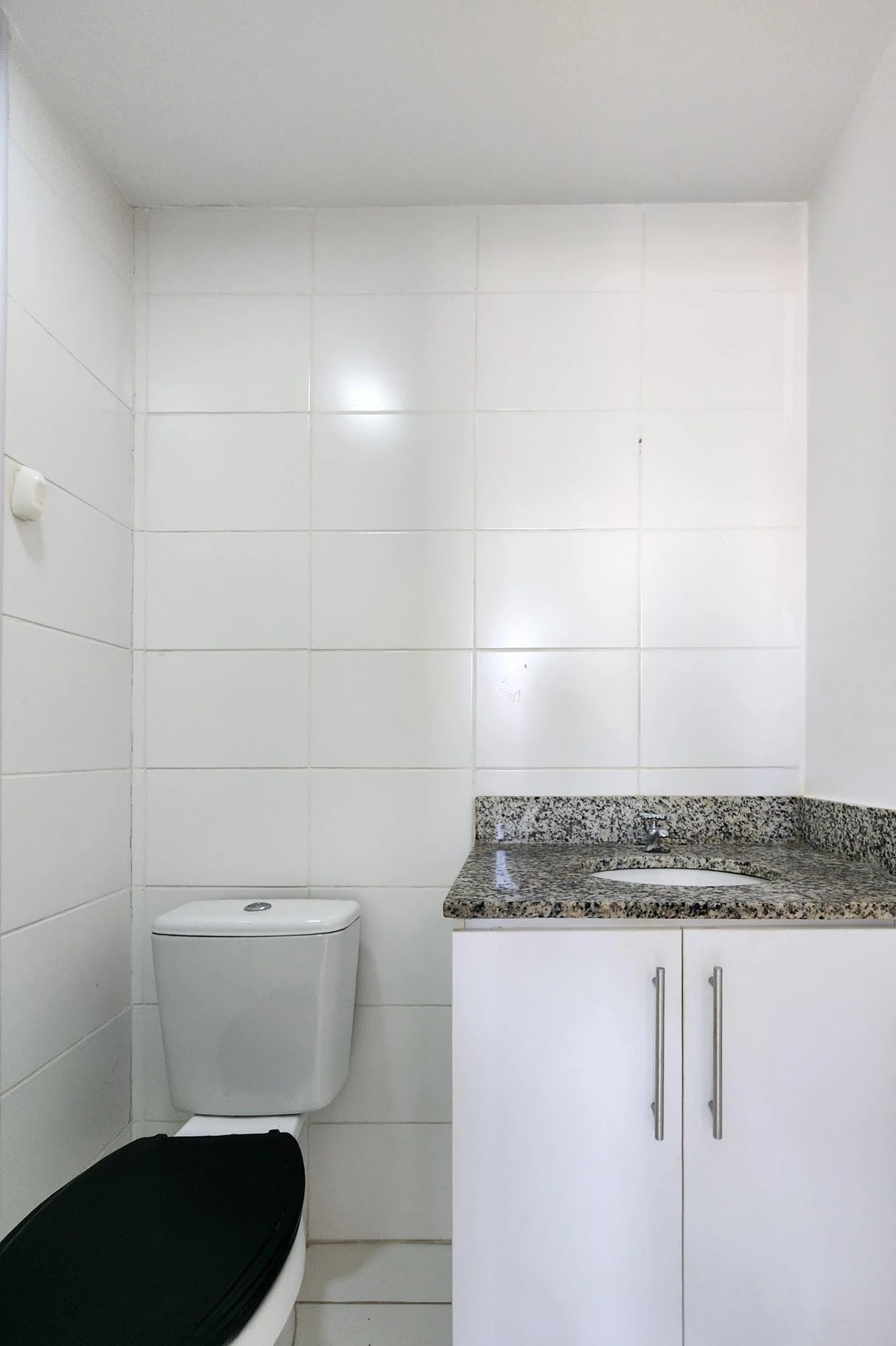 2-bedroom apartment in a building with a gym — photo 22