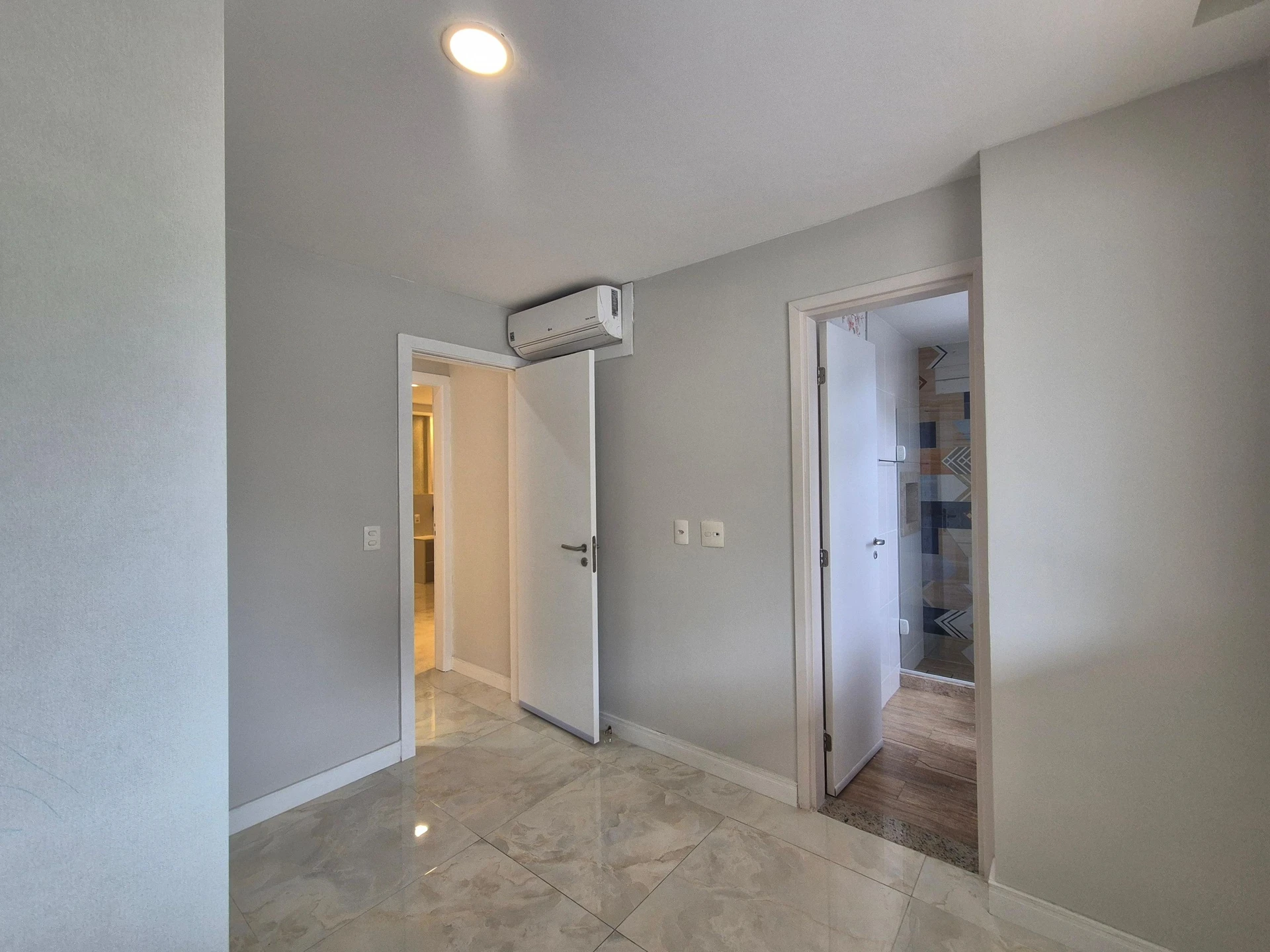 Apartamento de 2 quartos com closet — photo 14
