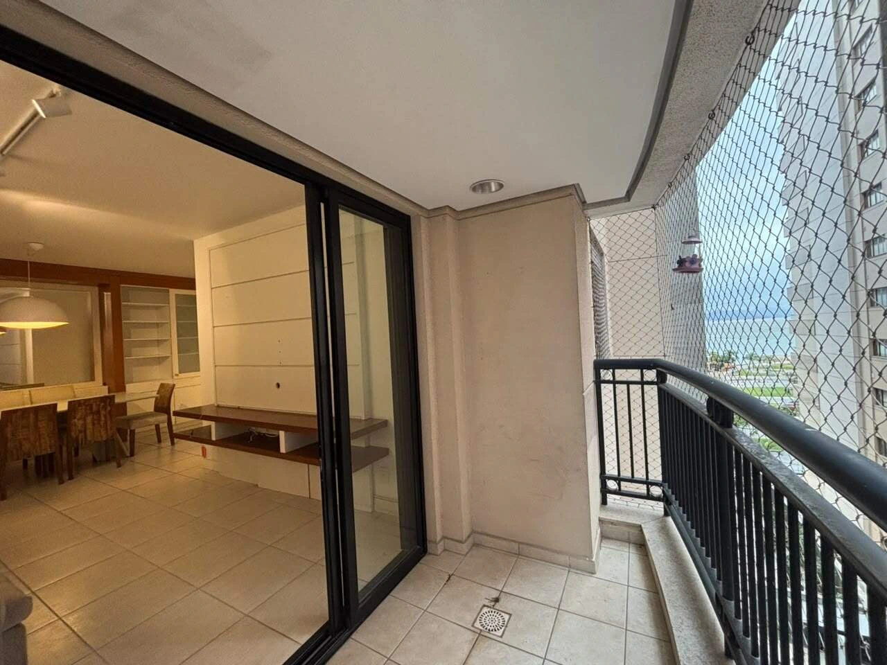 Furnished apartment, 122 m², with a glass-enclosed balcony — photo 7