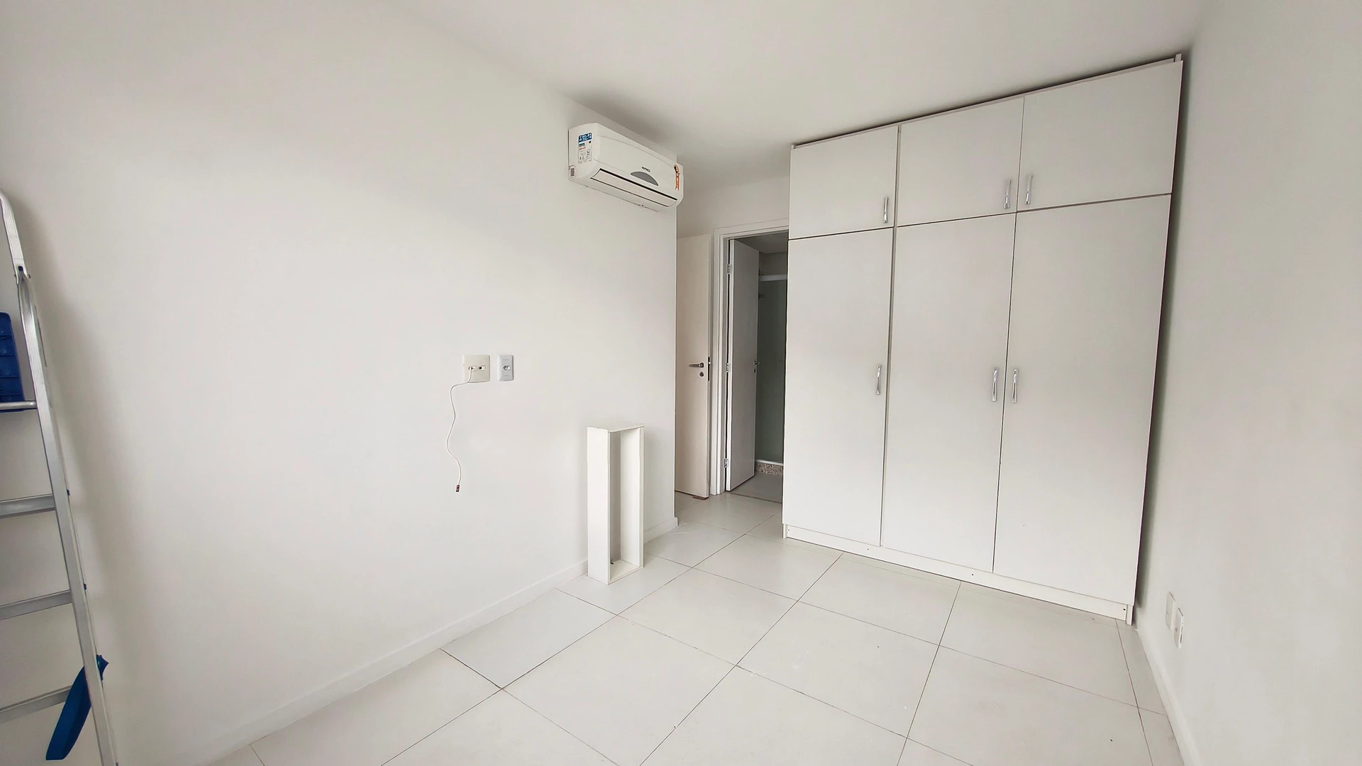 Unfurnished apartment with 2 bedrooms and 2 bathrooms — photo 9