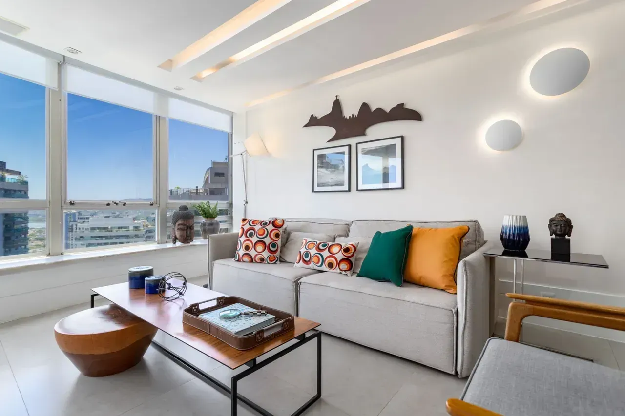 Furnished apartment with 2 bedrooms and water views — photo 3