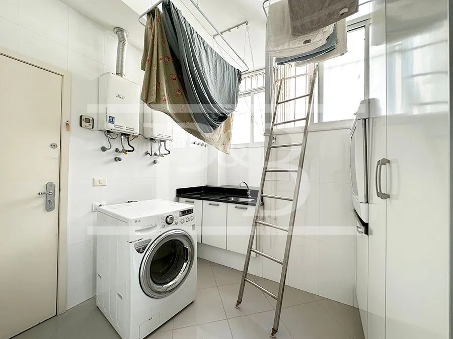 4-bedroom apartment with 4 bathrooms and 190 m² — photo 36