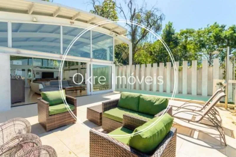 Furnished 644 m² house with 4 bedrooms and 7 bathrooms — photo 17