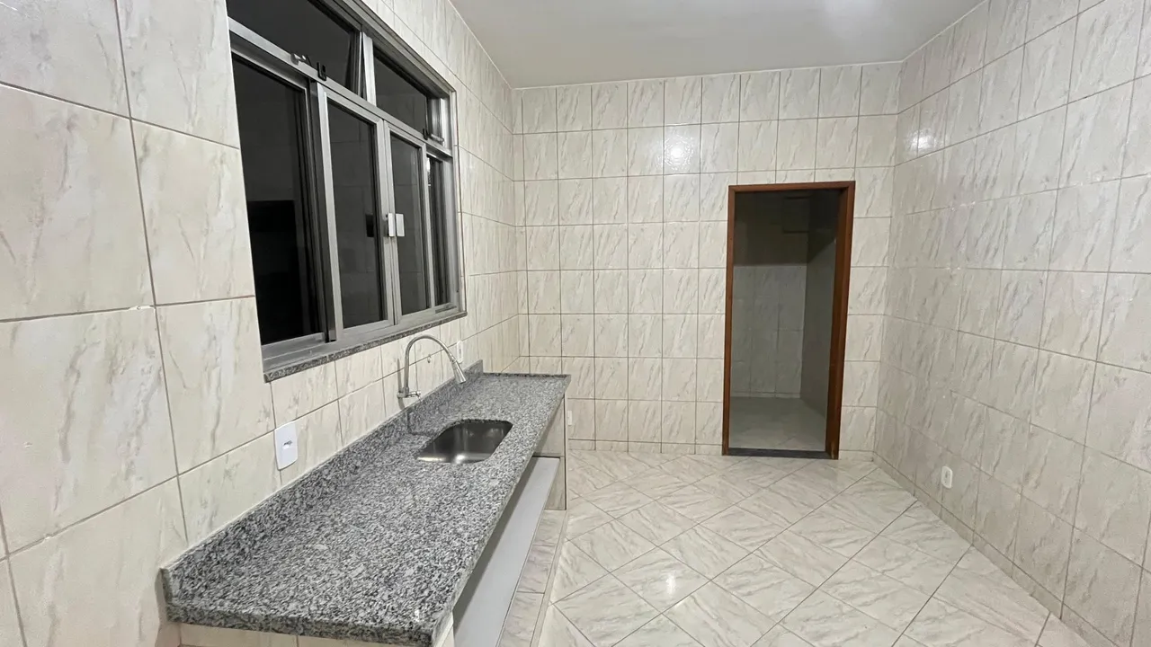 Casa sem mobília com 2 quartos e banheiro com box de vidro — photo 3